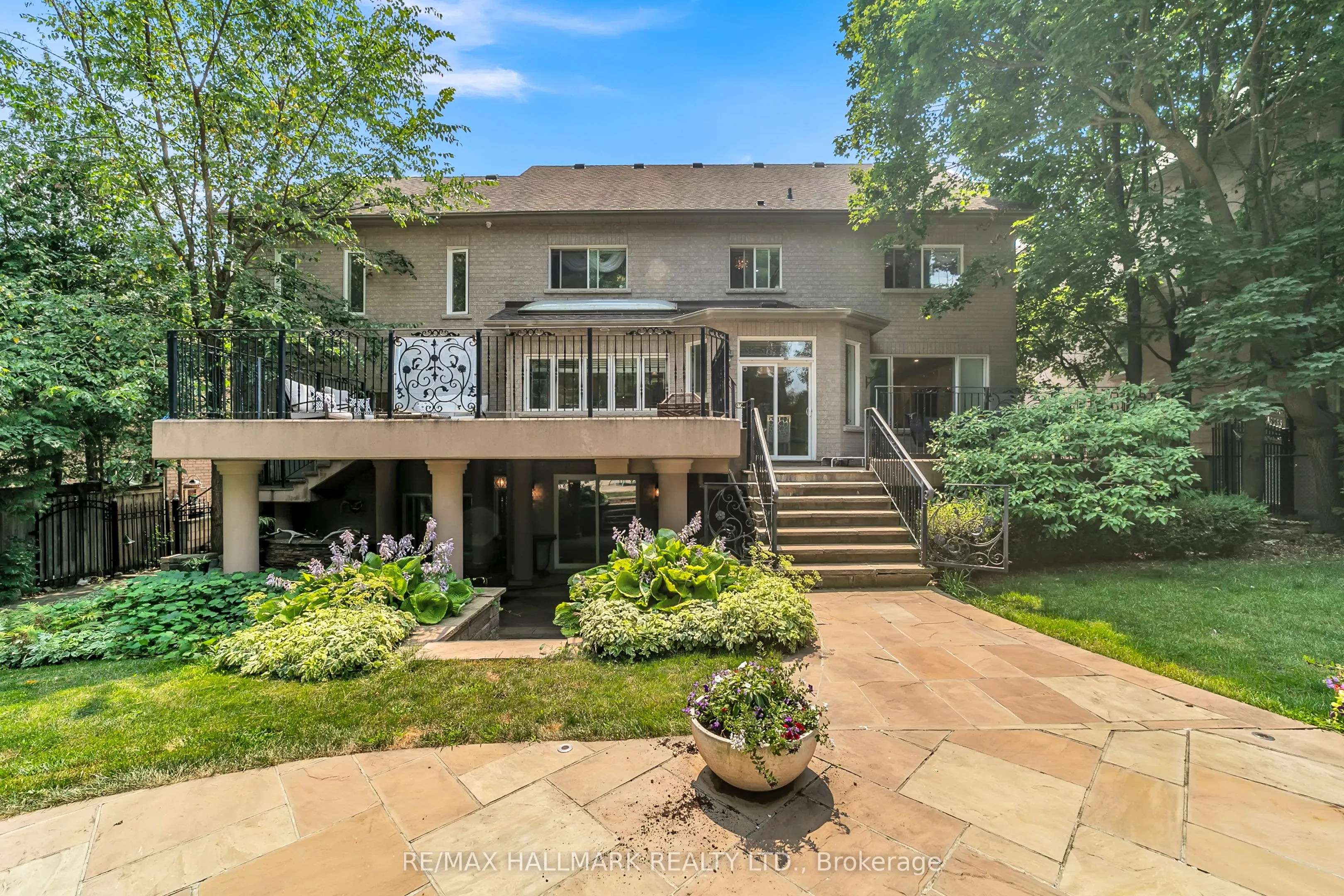 384 Kennedy Street W