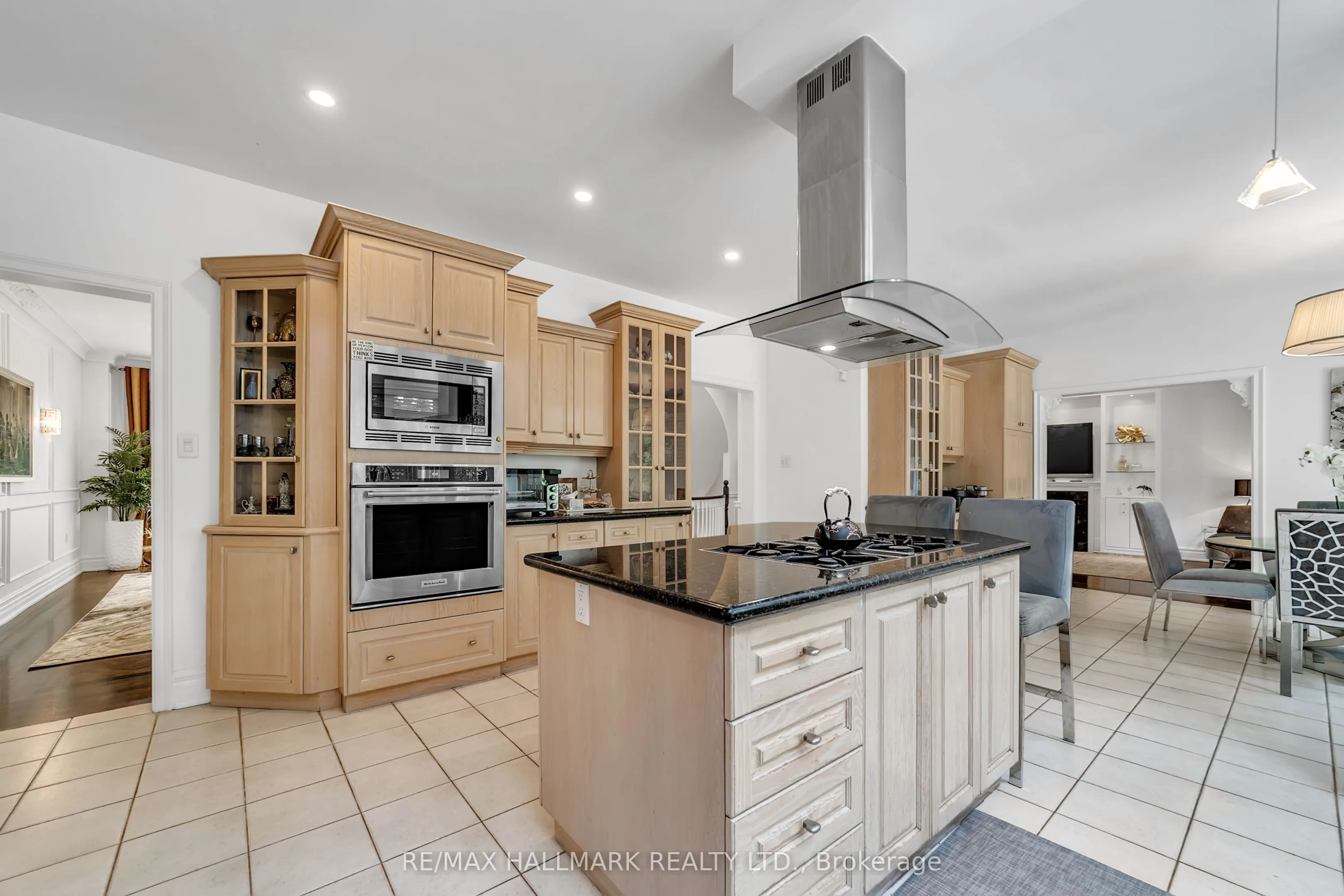 384 Kennedy Street W