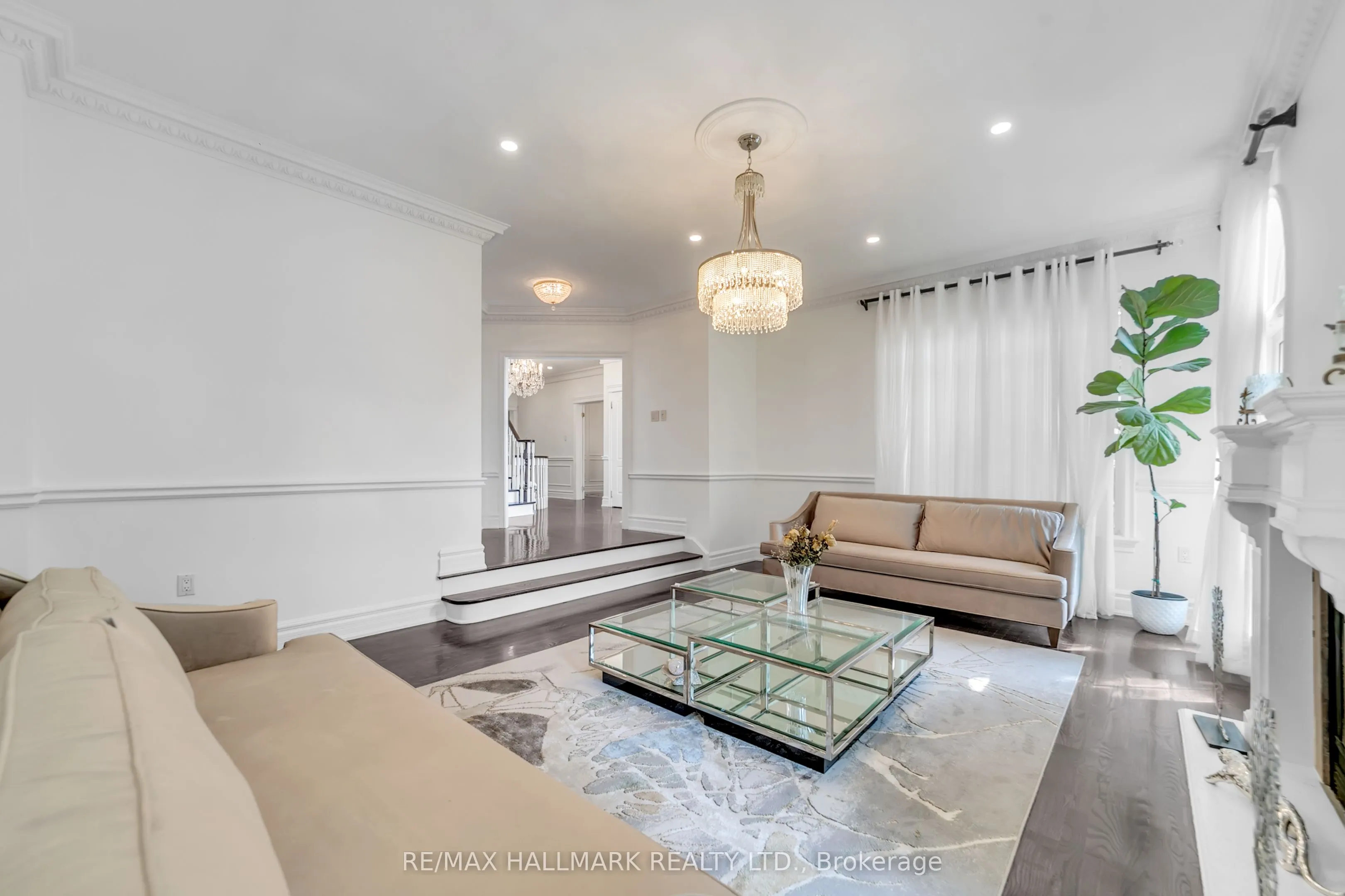 384 Kennedy Street W