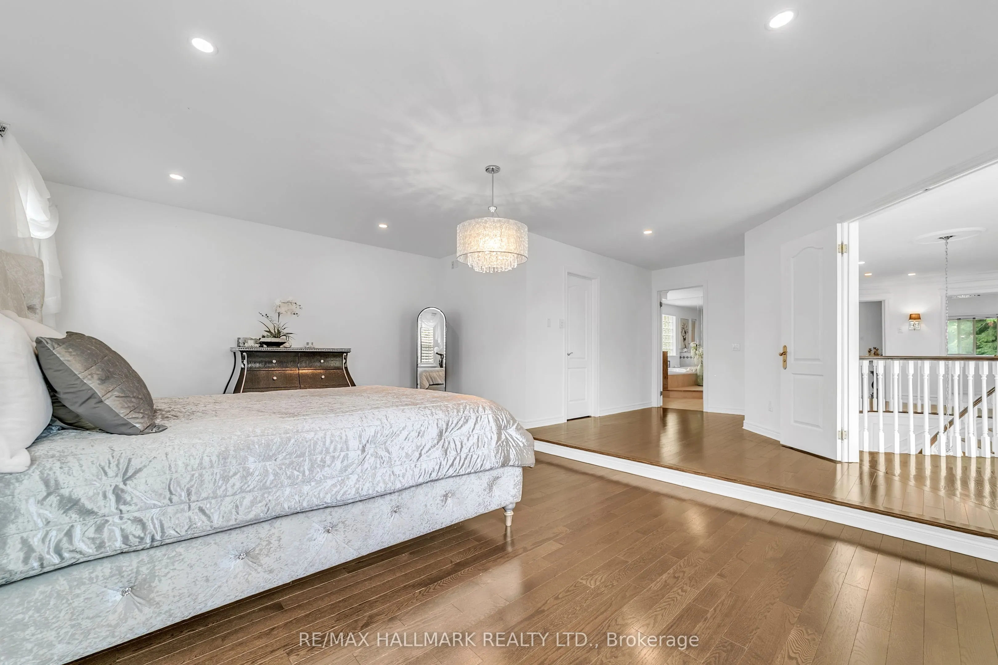 384 Kennedy Street W