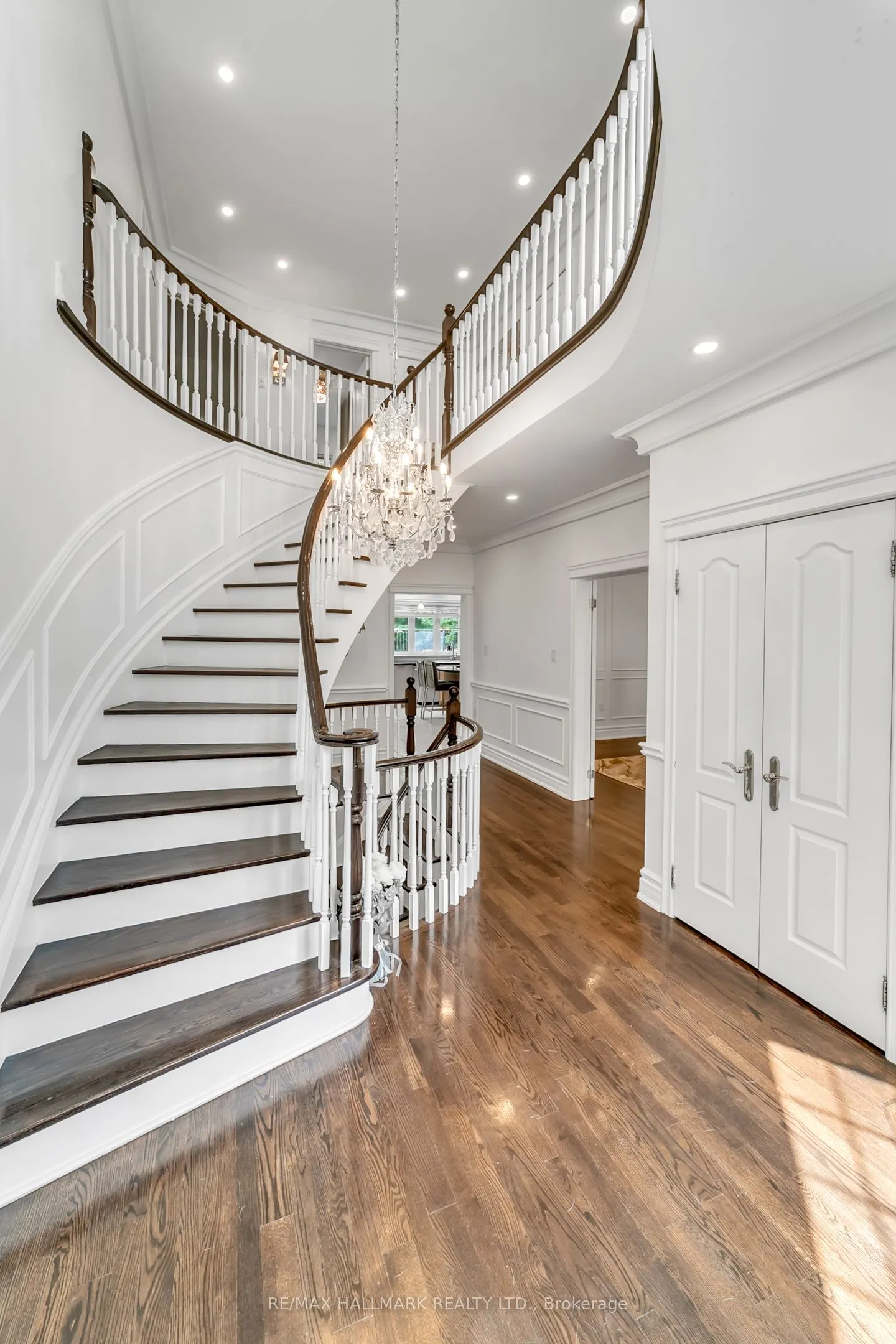 384 Kennedy Street W