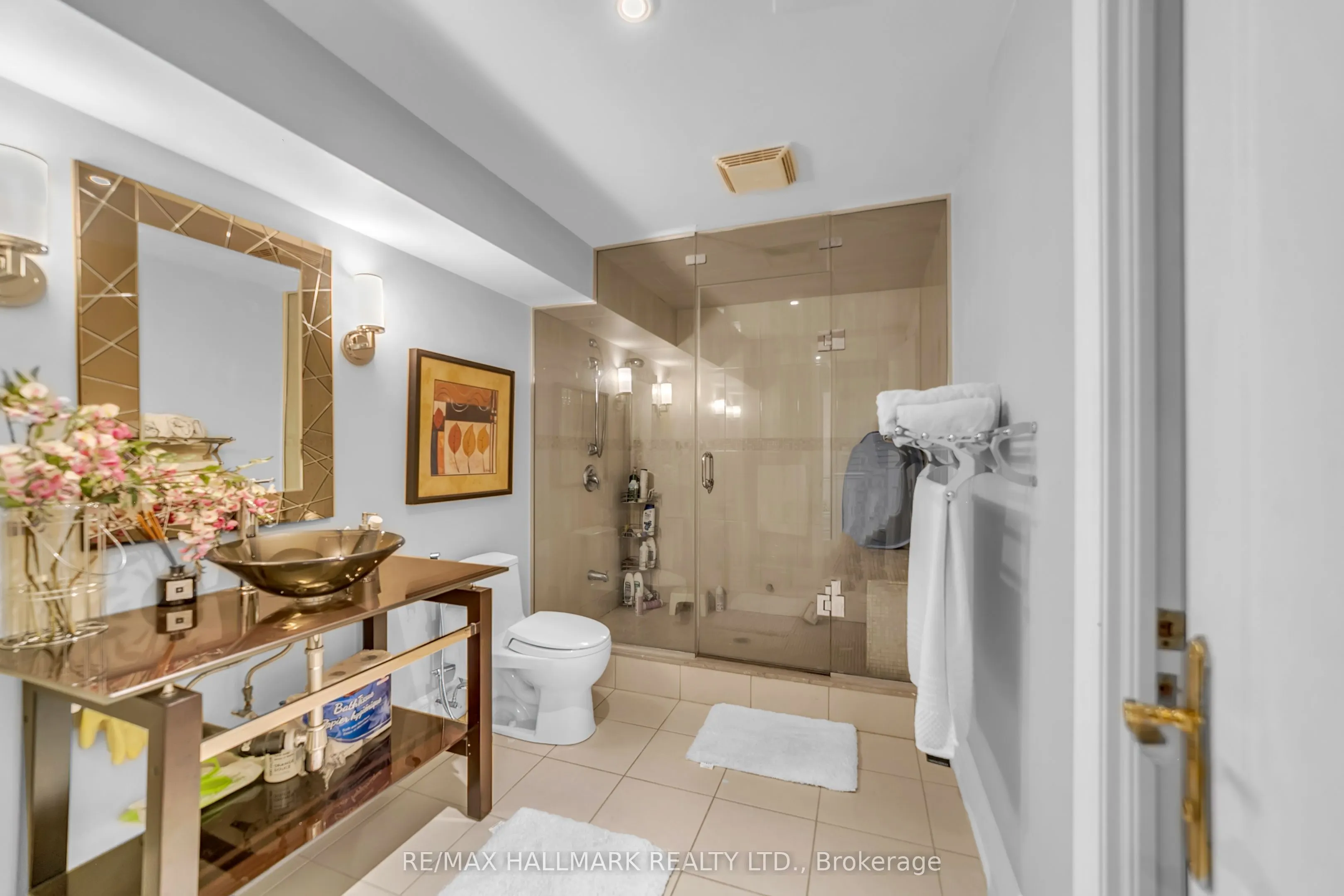 384 Kennedy Street W
