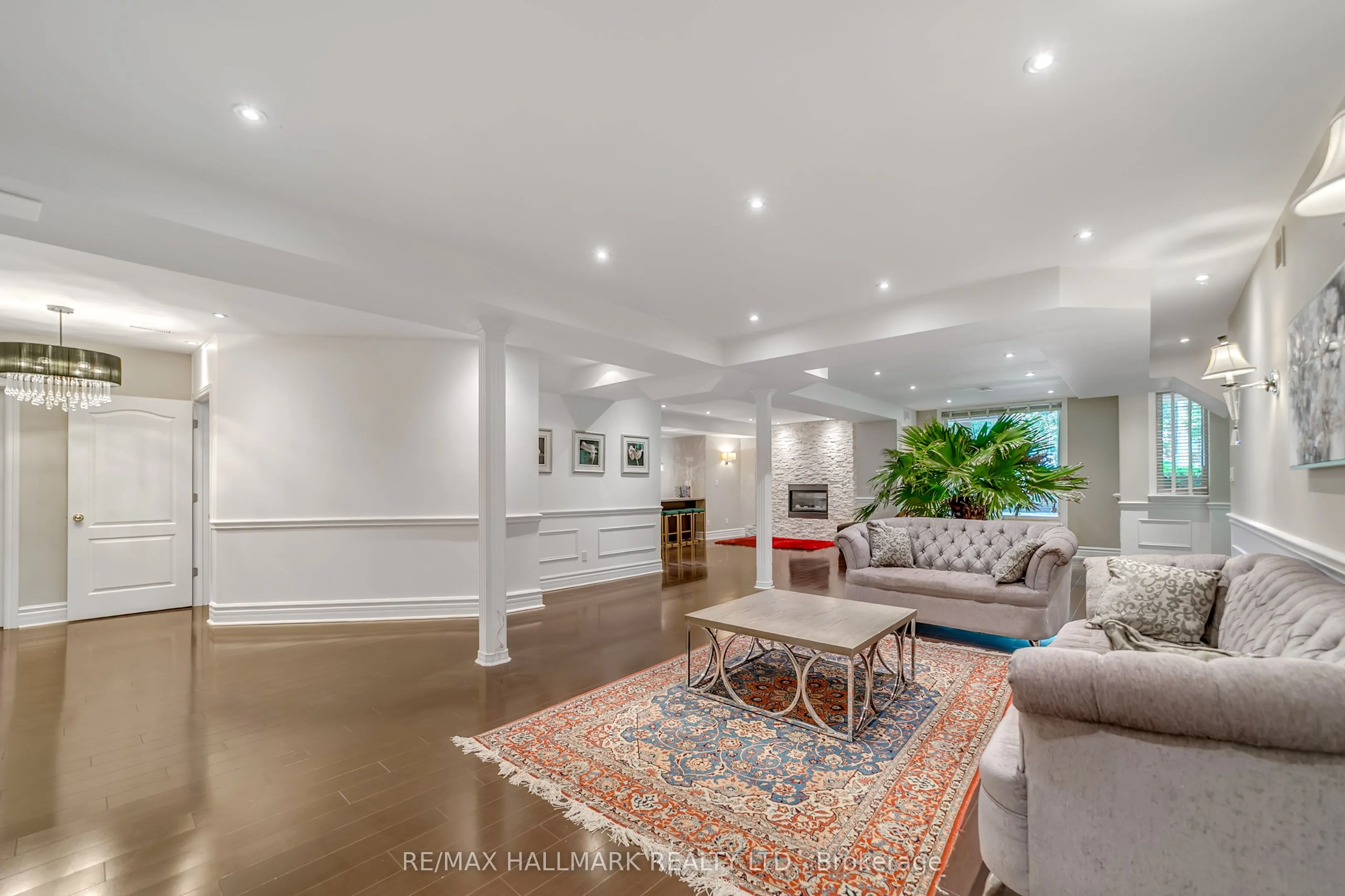 384 Kennedy Street W
