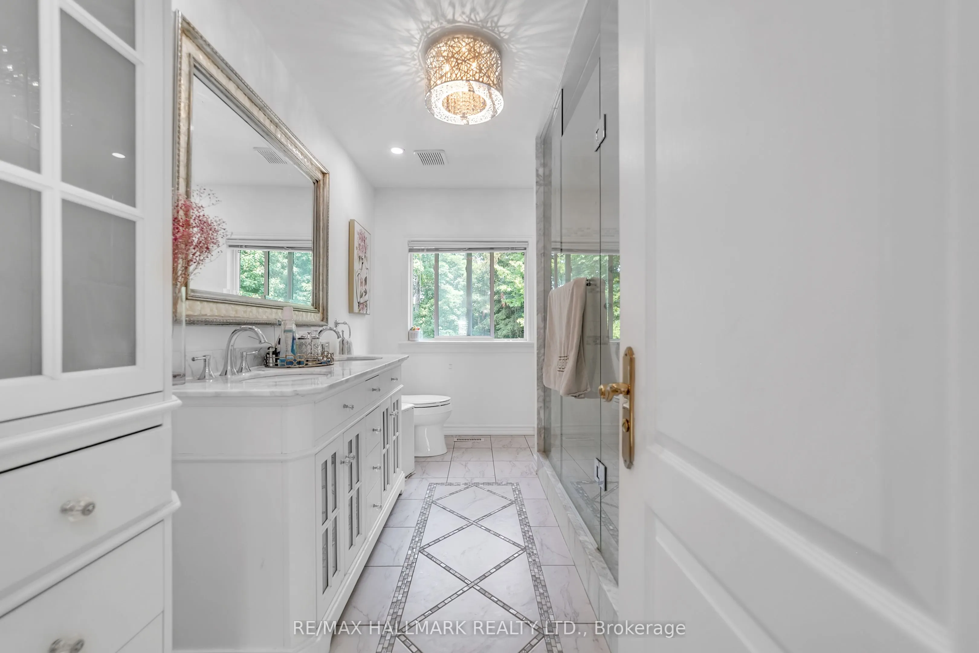 384 Kennedy Street W