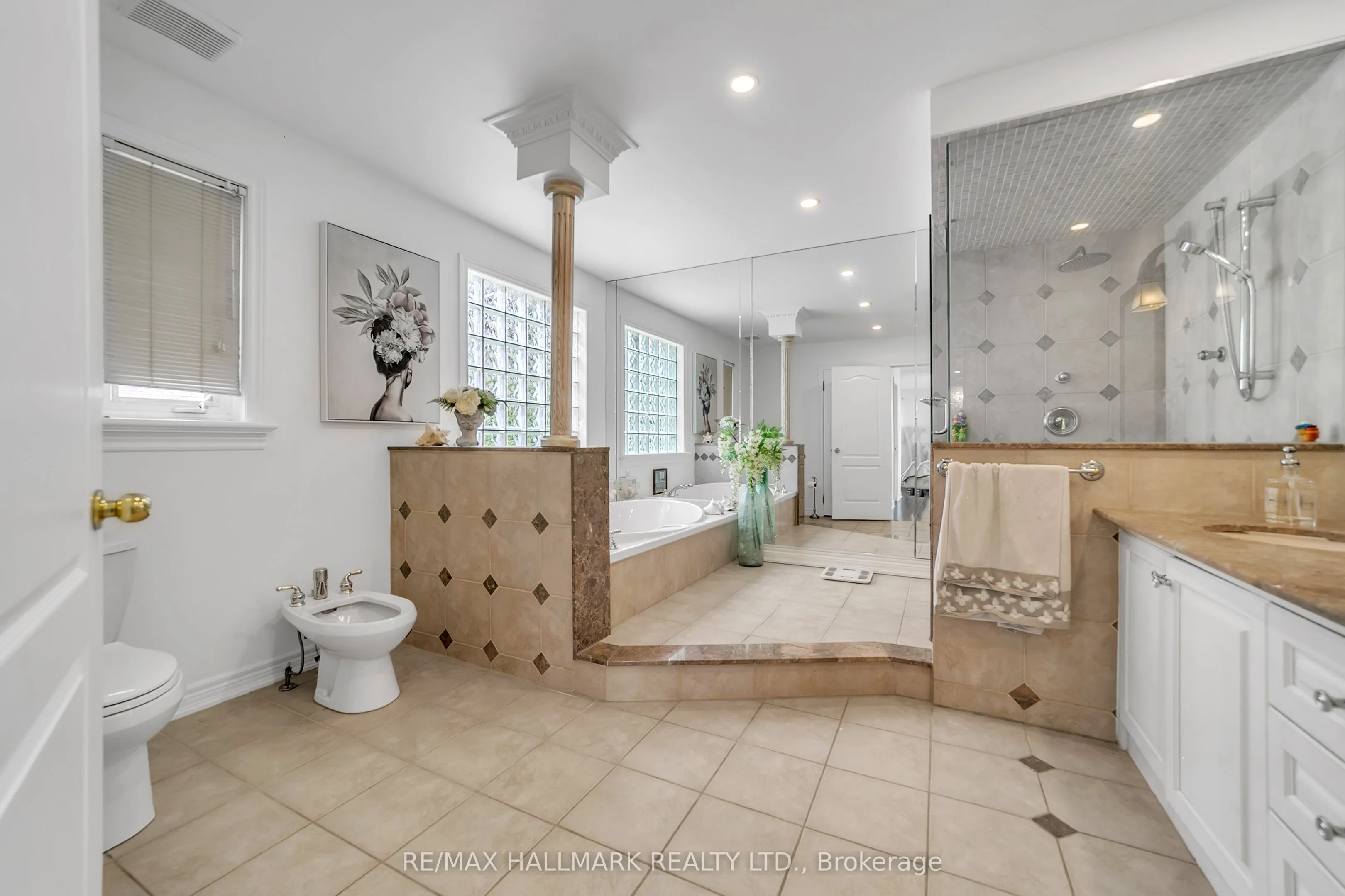 384 Kennedy Street W