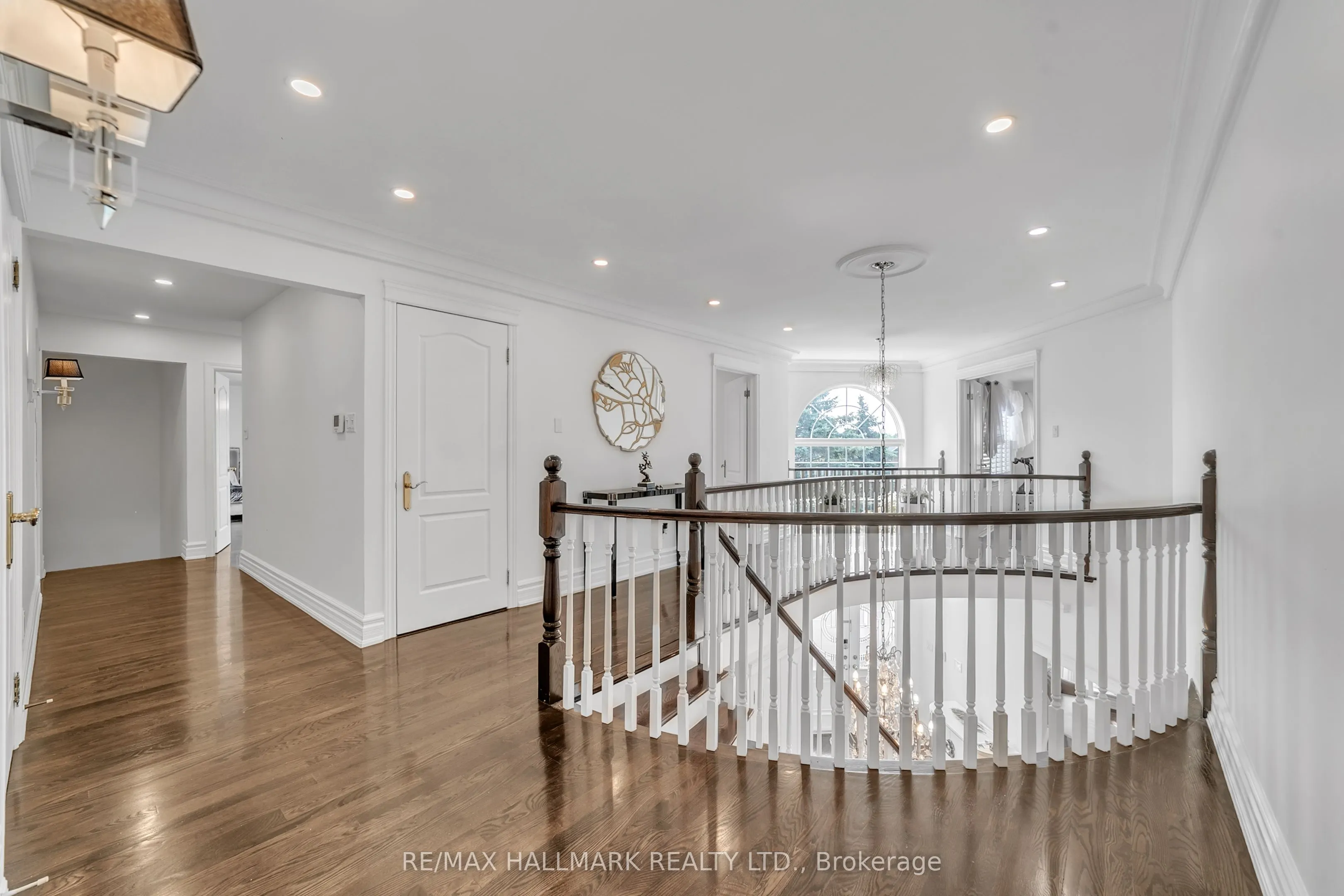 384 Kennedy Street W