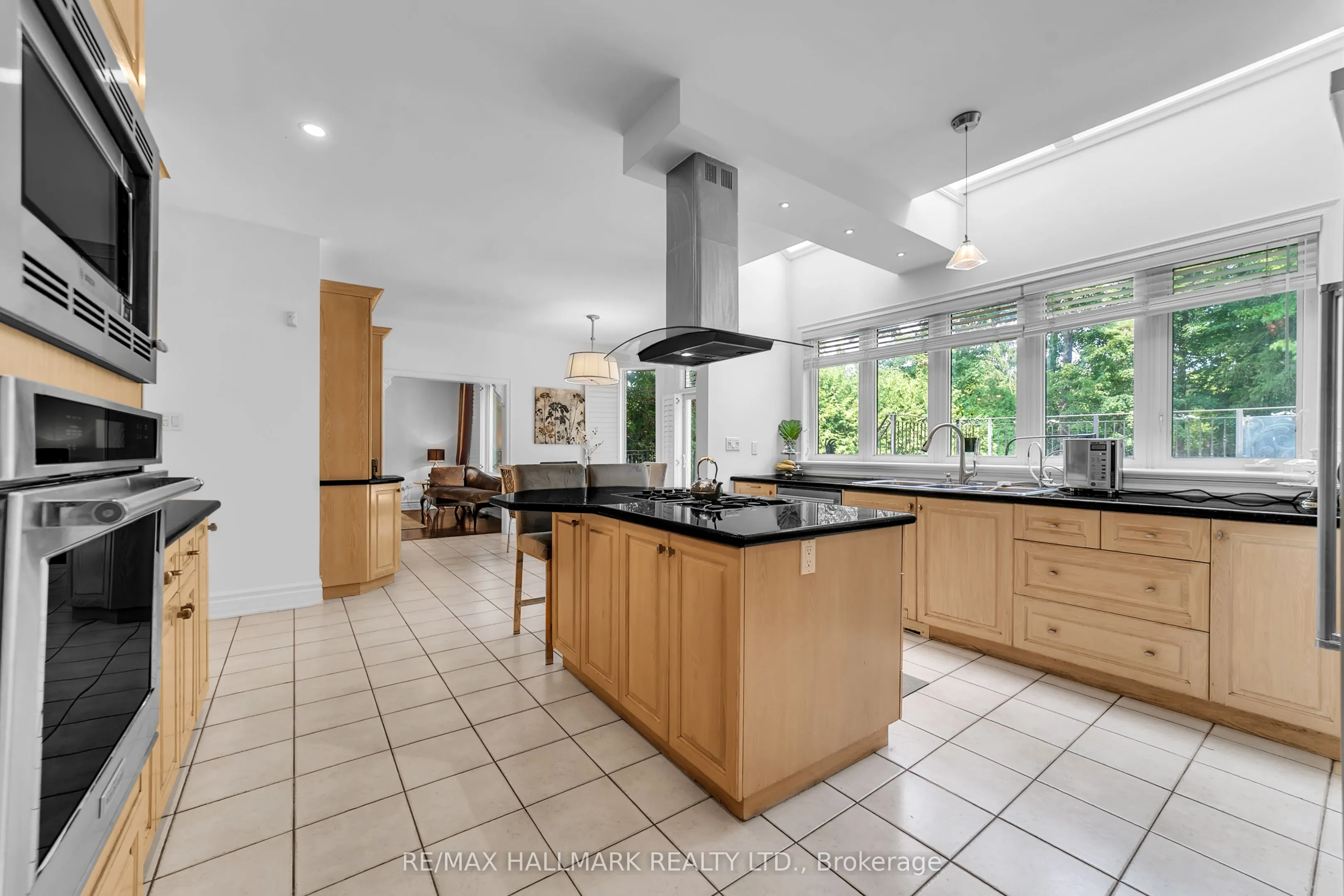 384 Kennedy Street W