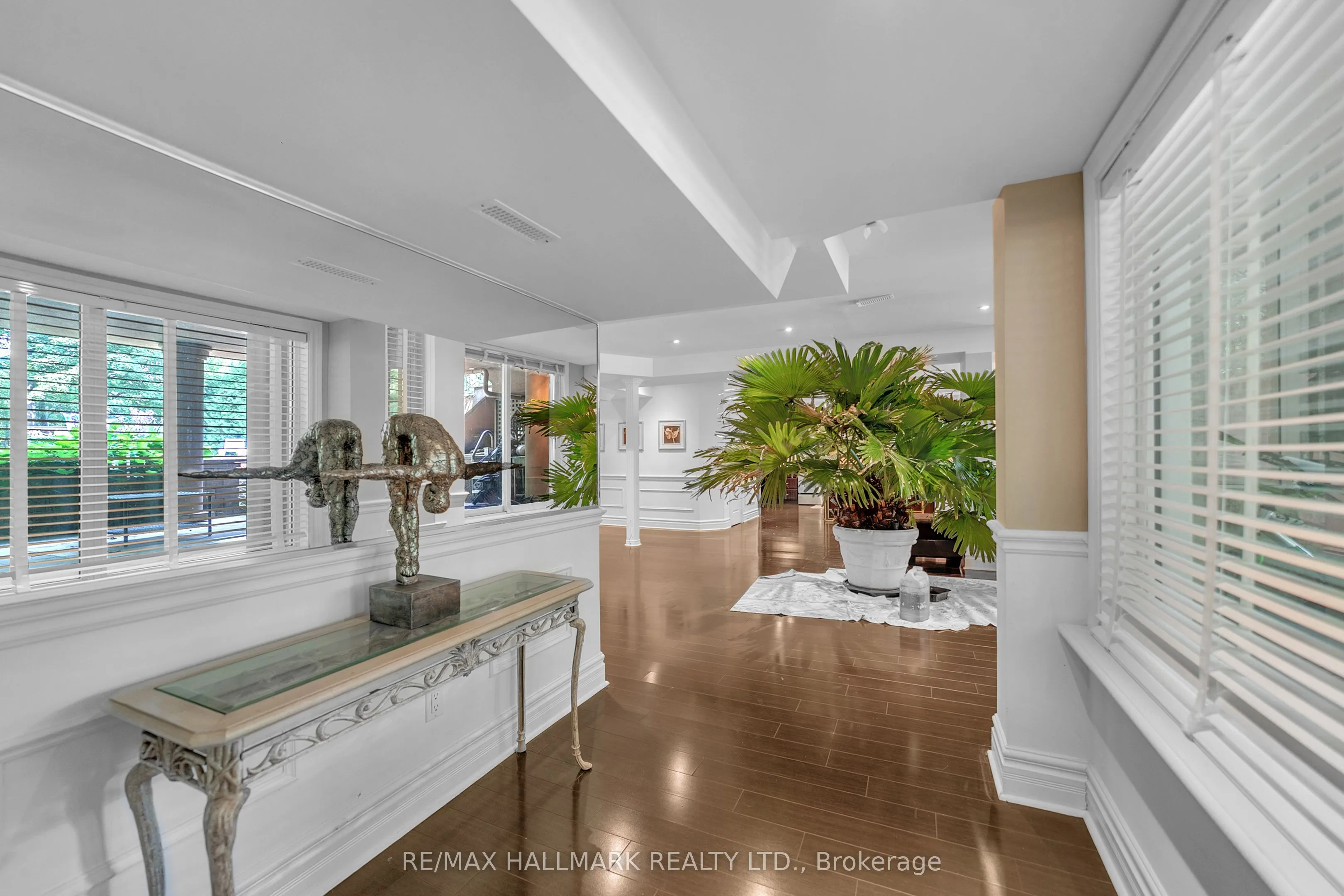 384 Kennedy Street W