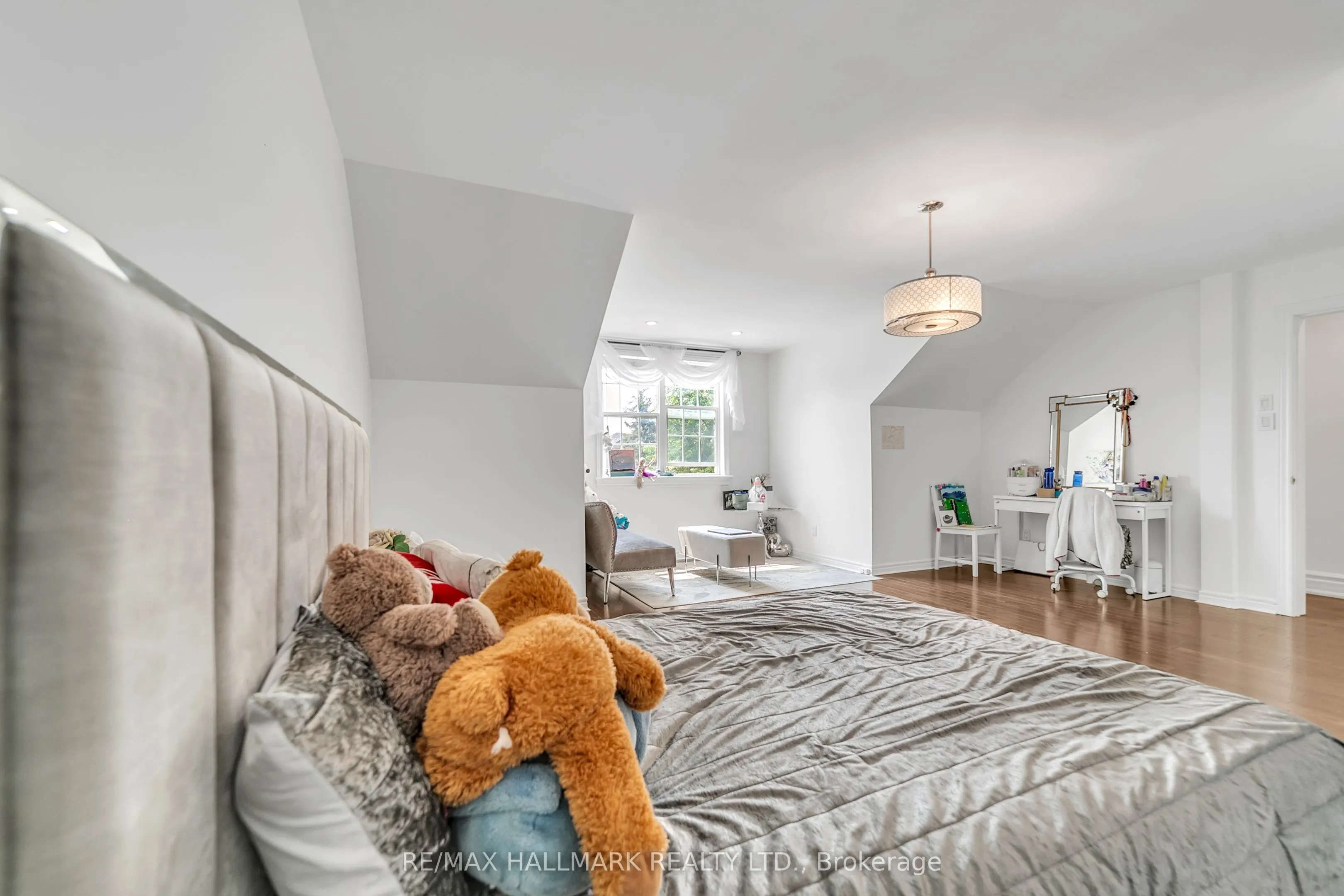 384 Kennedy Street W