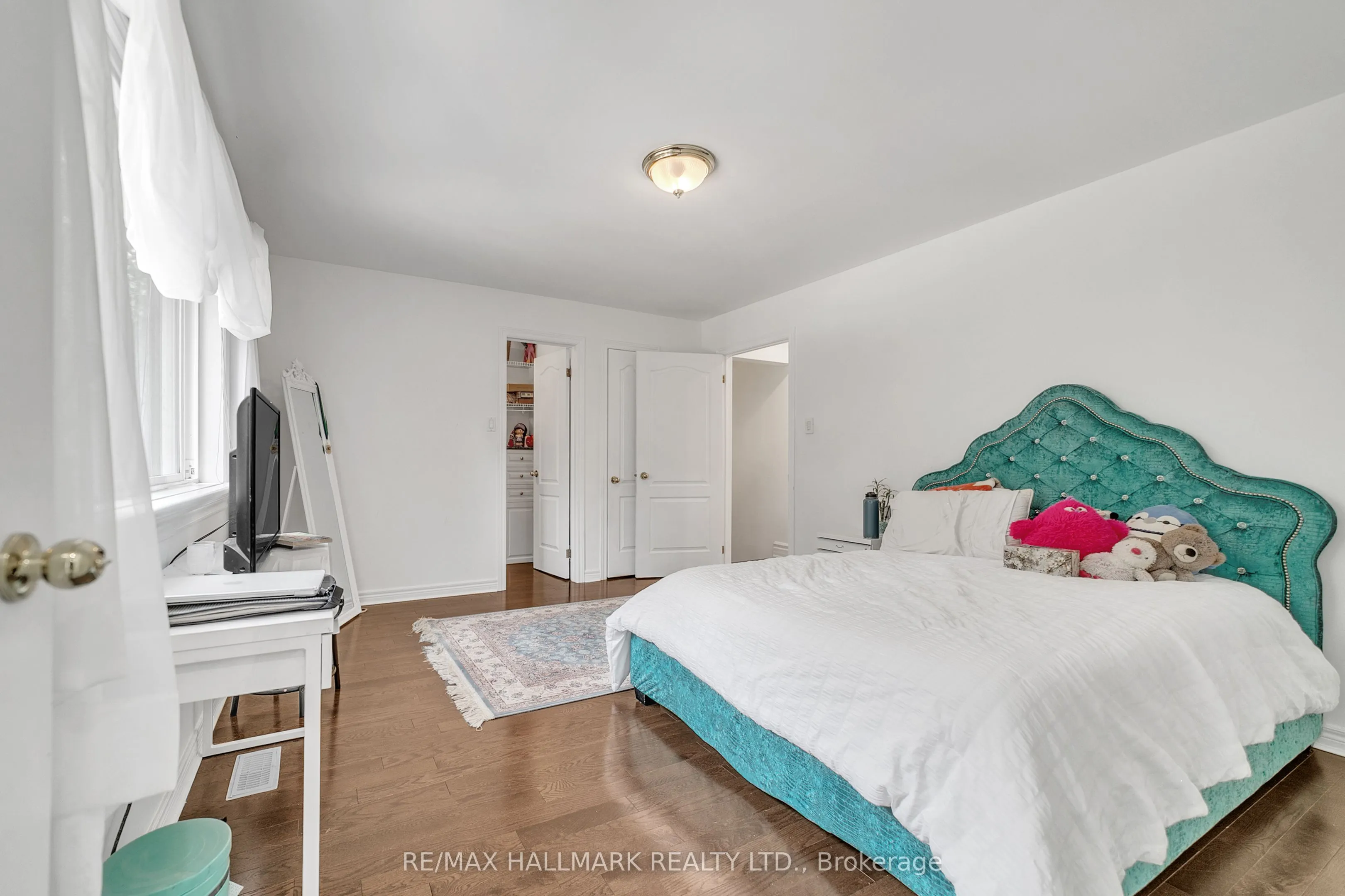 384 Kennedy Street W