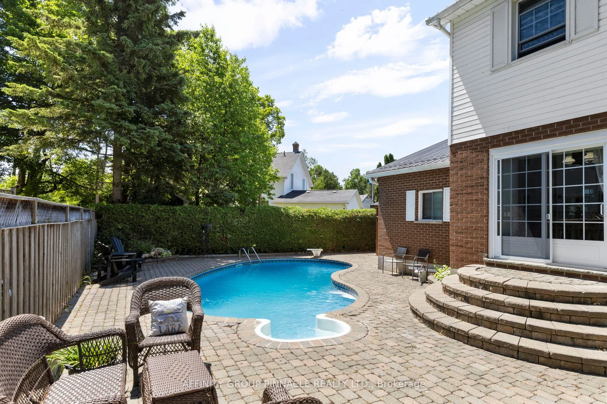 431 Dundas Street
