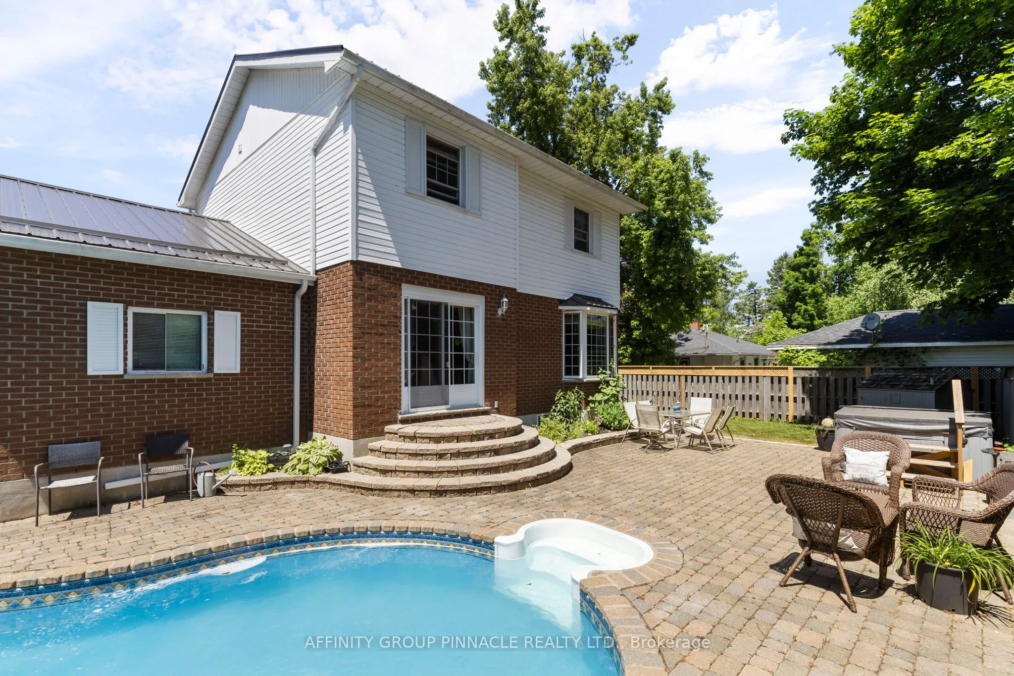 431 Dundas Street