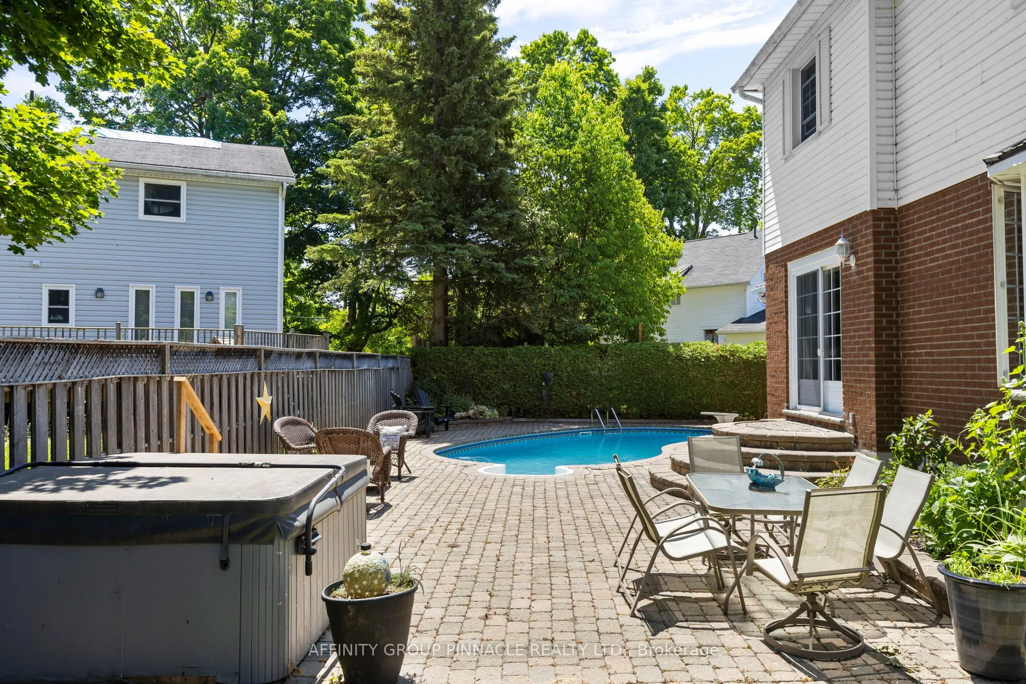 431 Dundas Street