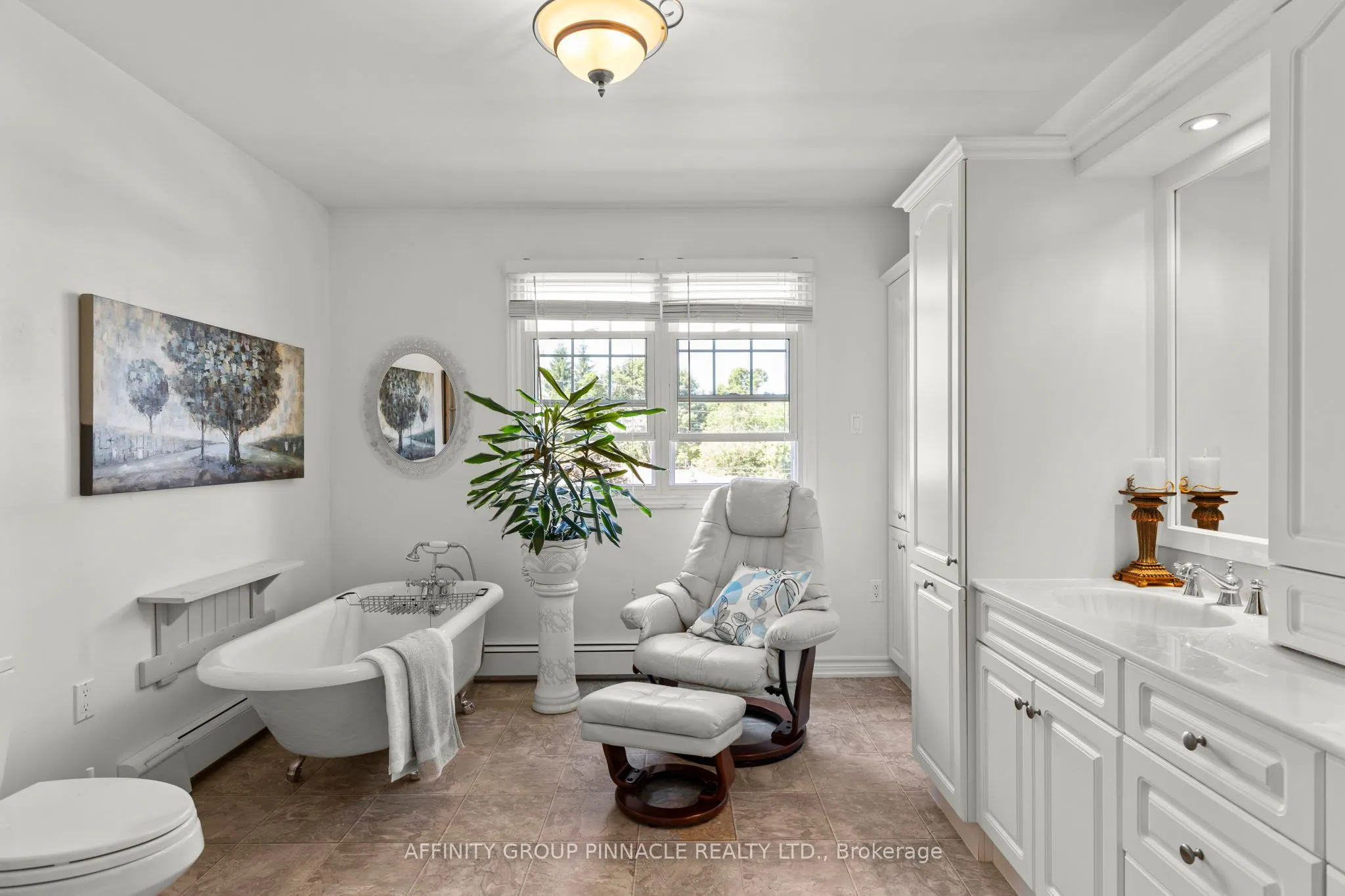 431 Dundas Street