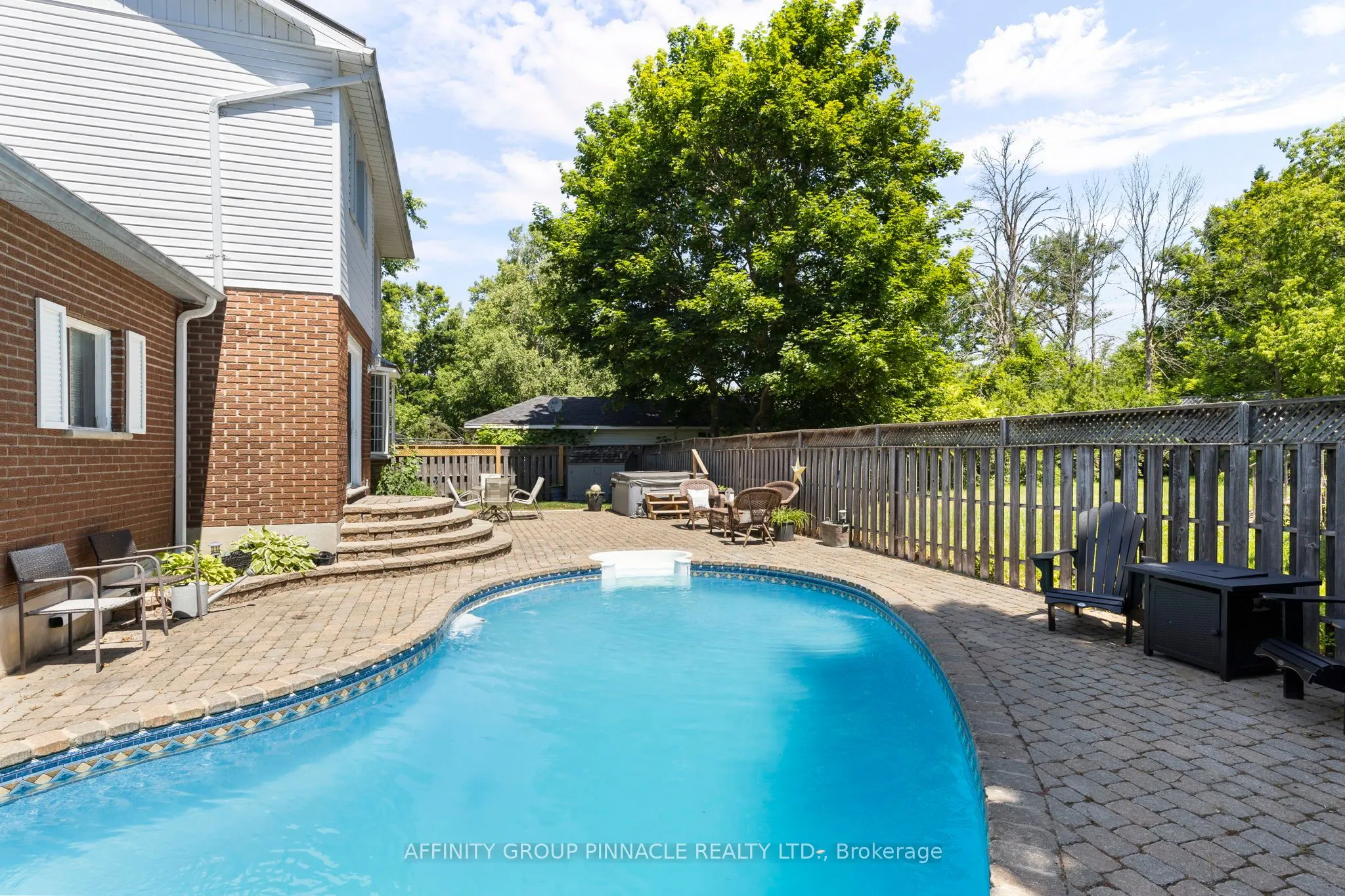 431 Dundas Street