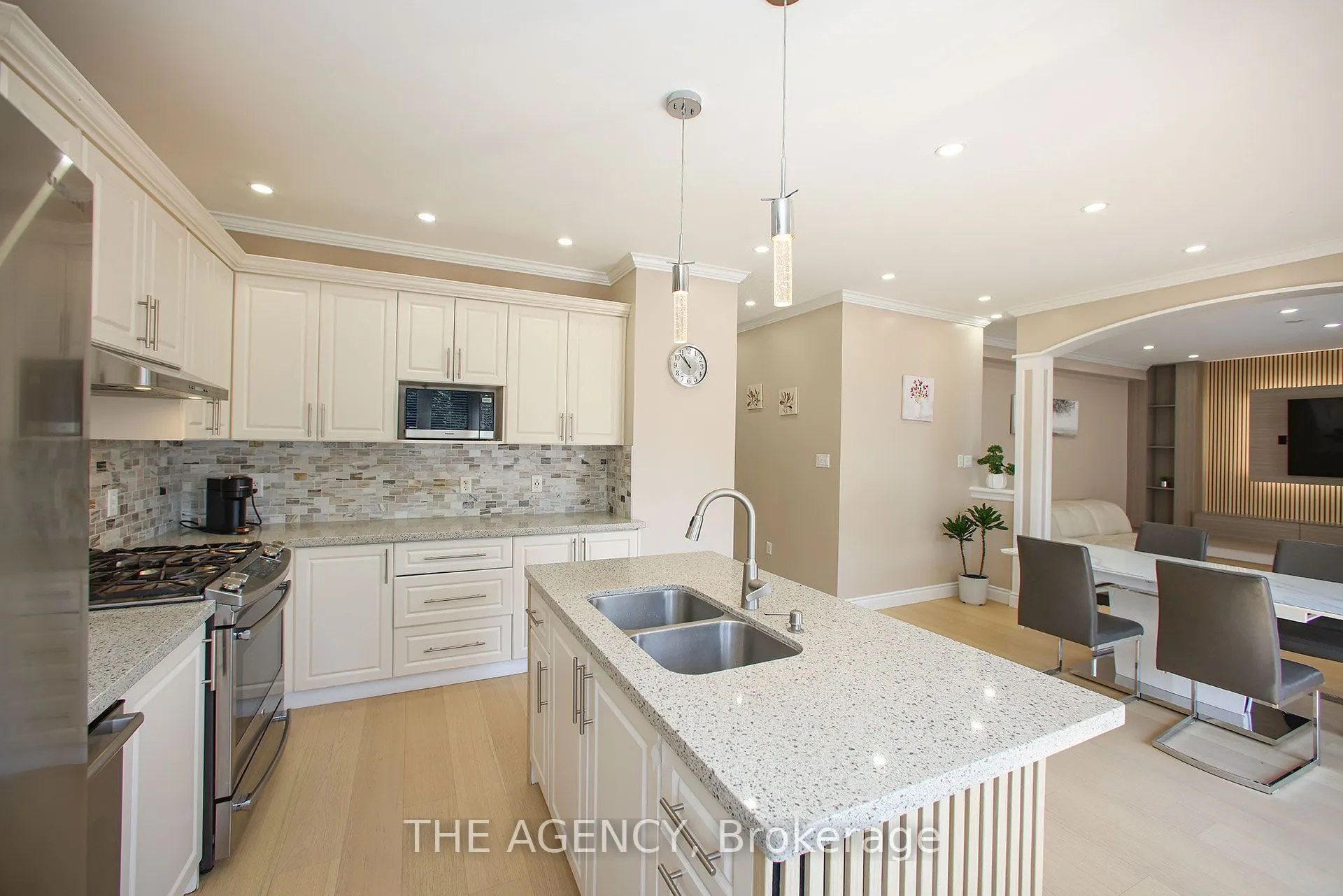 88 Glendower Crescent