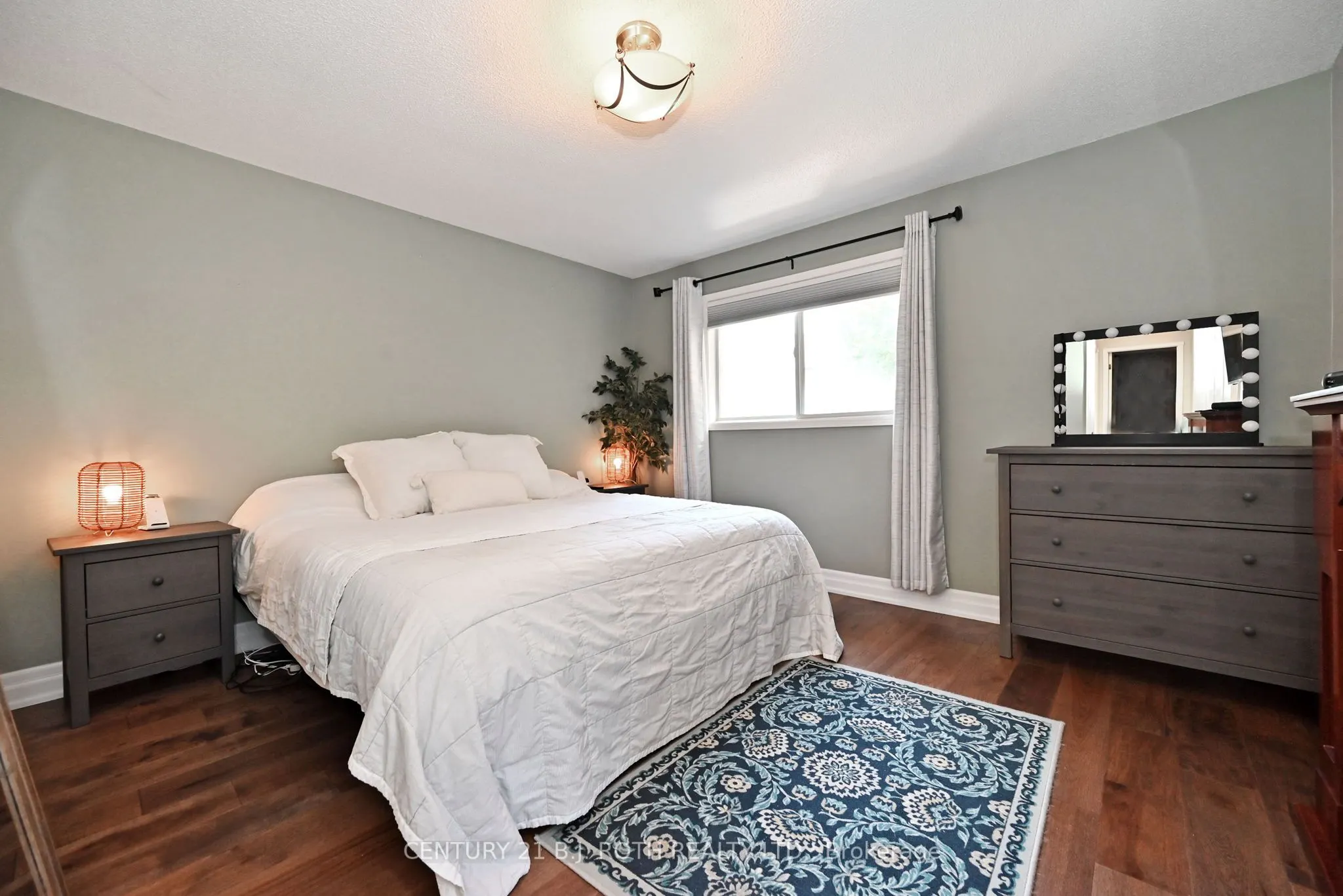 99 Sandfield Drive