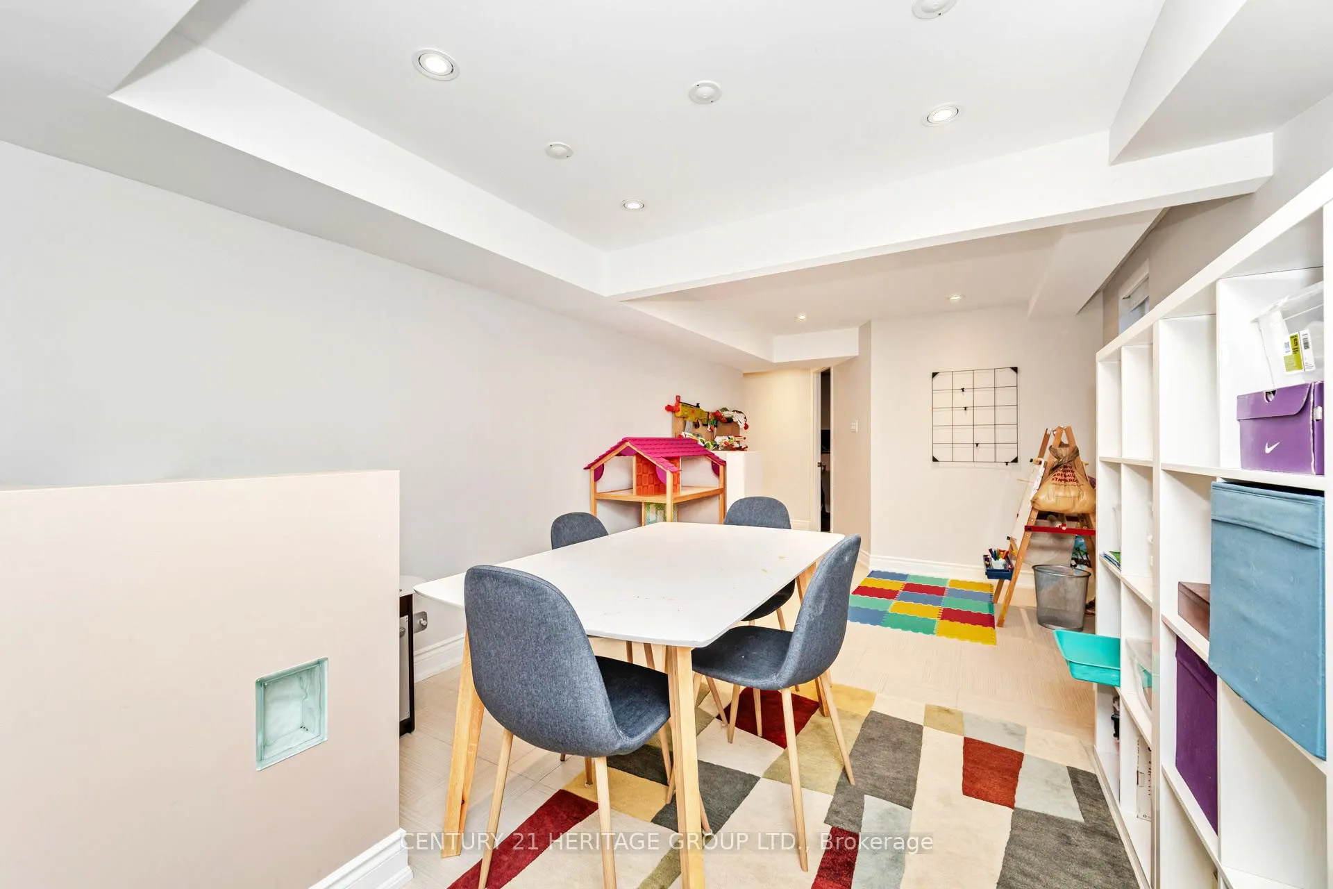 8 Cheval Court
