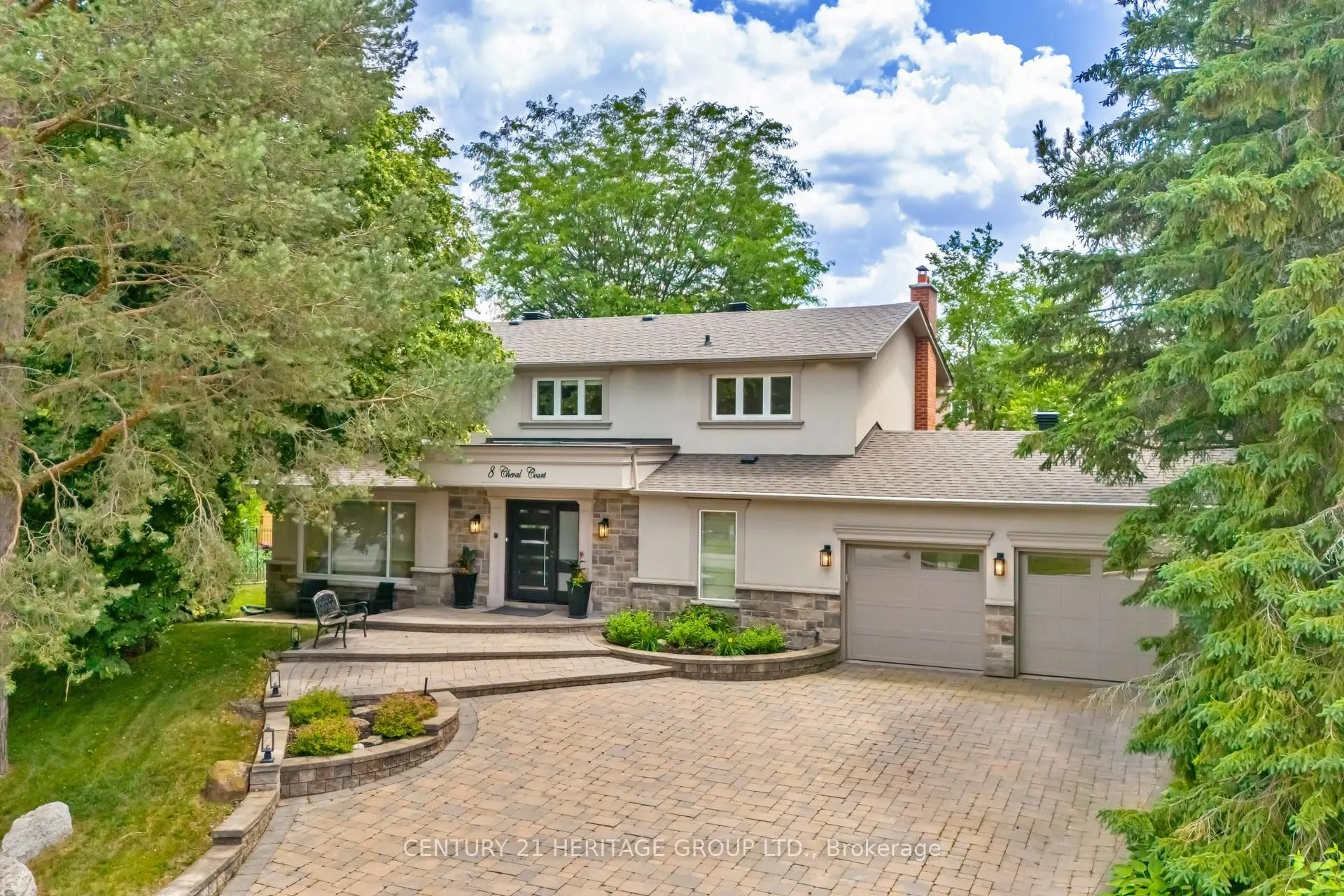 8 Cheval Court