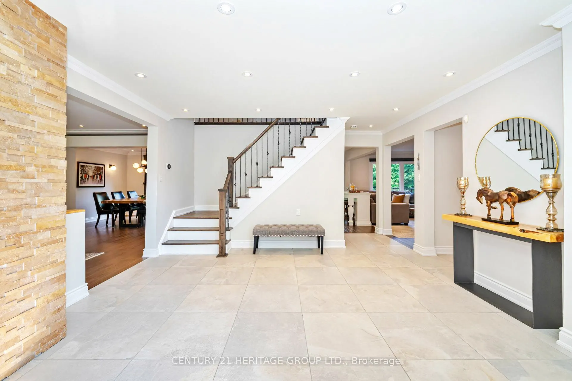 8 Cheval Court