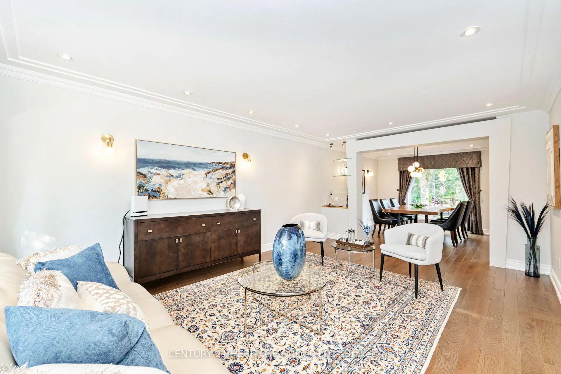 8 Cheval Court