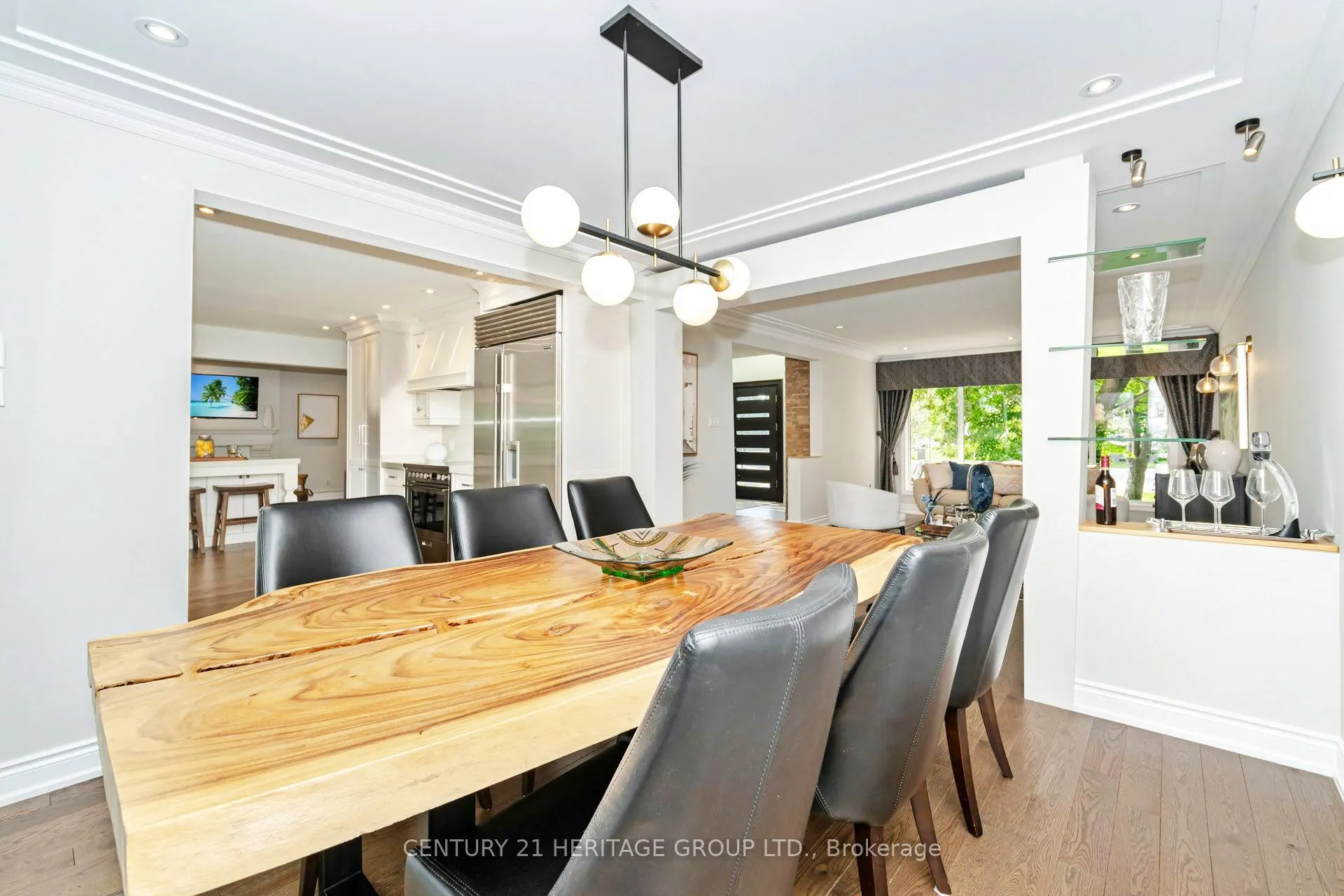 8 Cheval Court