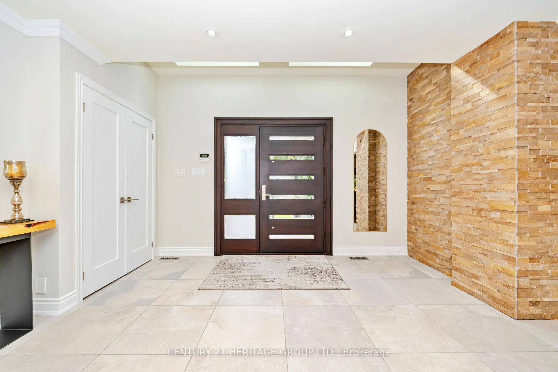 8 Cheval Court