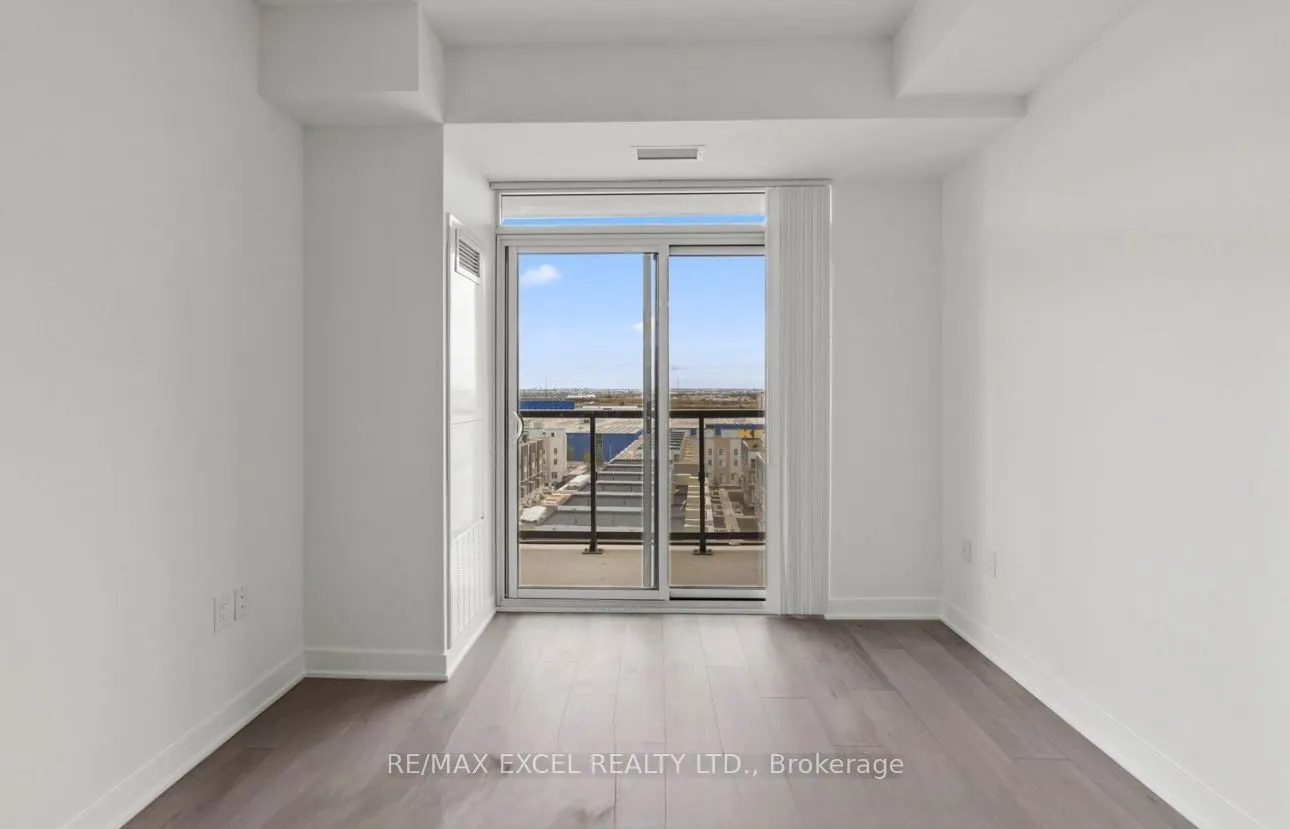 60 Honeycrisp Crescent, #820