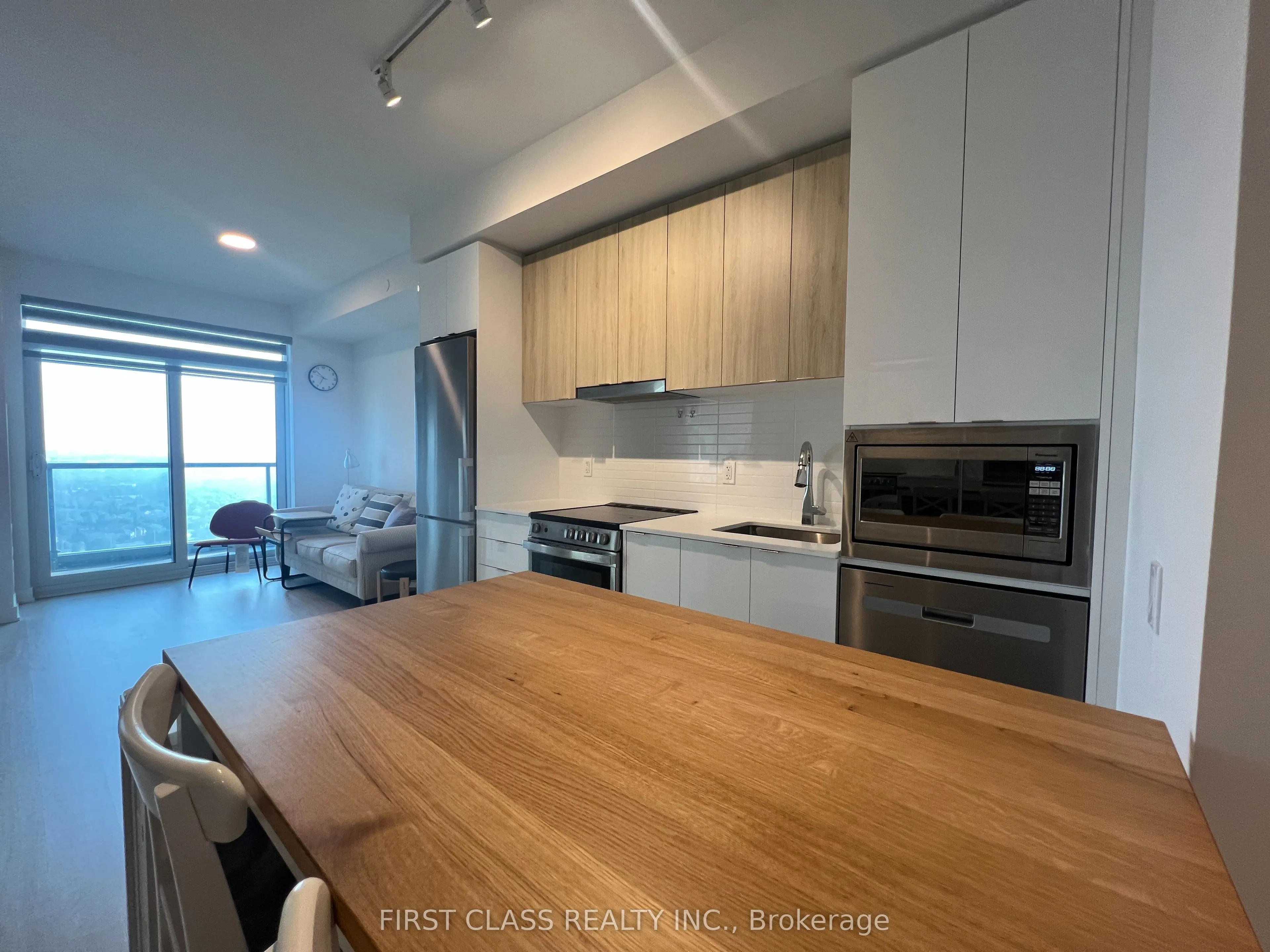 50 Upper Mall Way, #2404