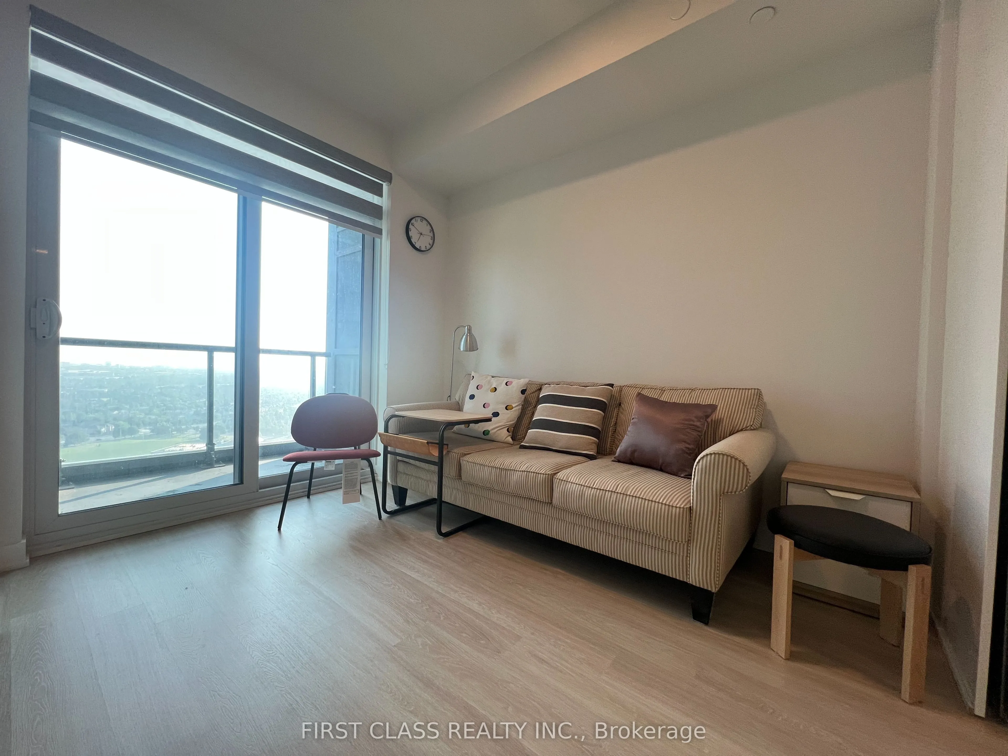 50 Upper Mall Way, #2404