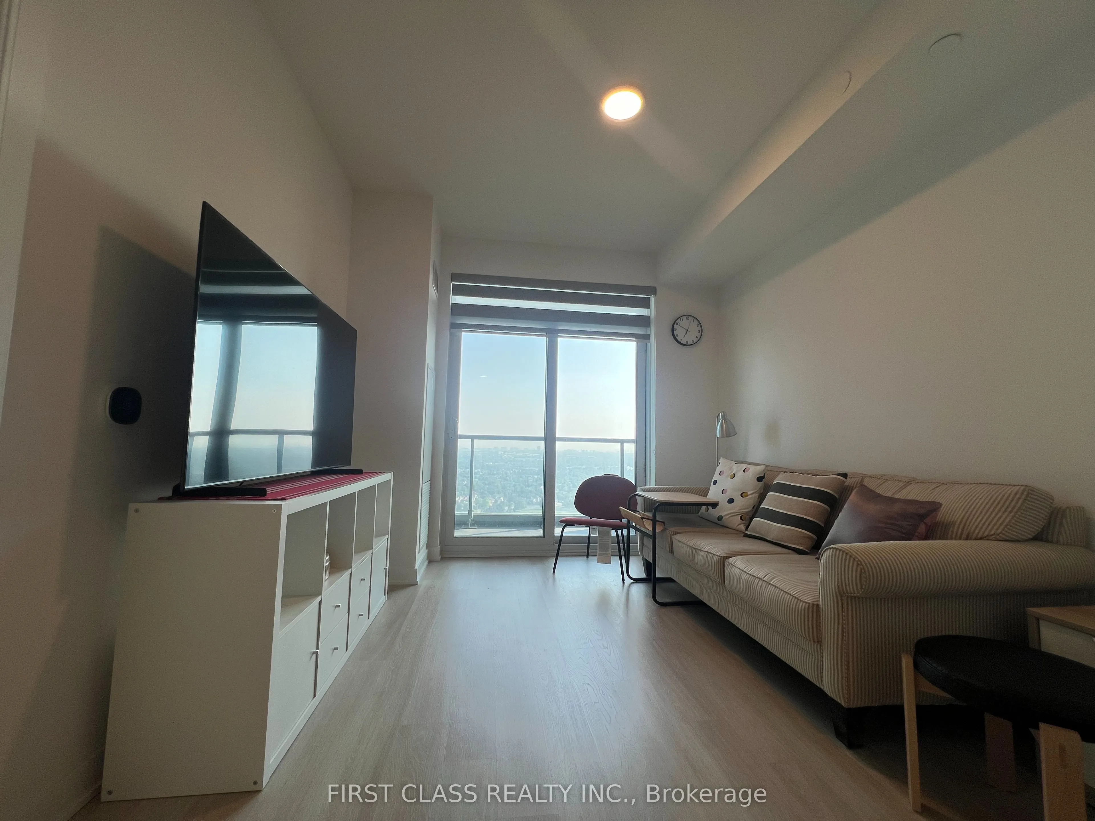 50 Upper Mall Way, #2404