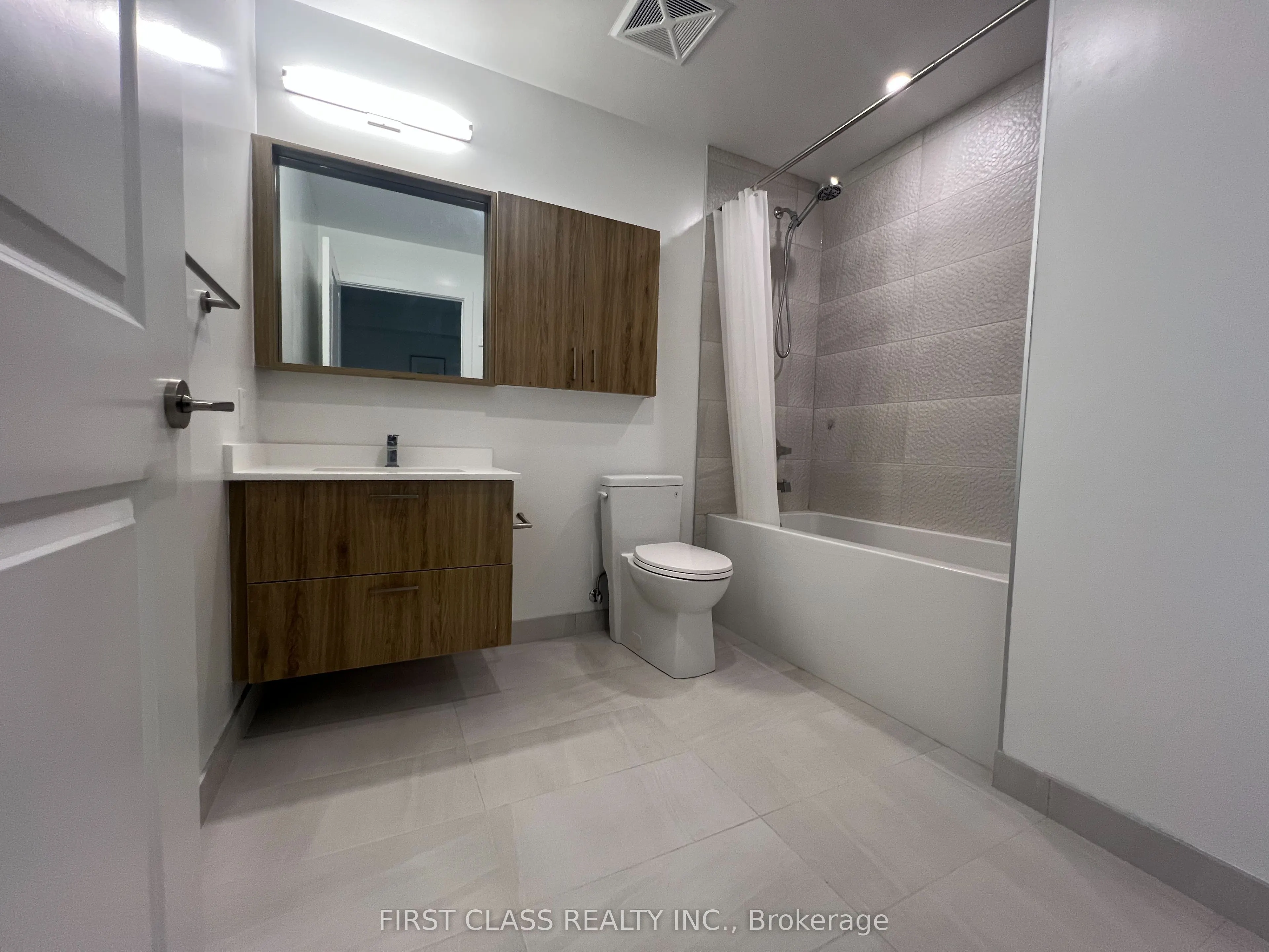 50 Upper Mall Way, #2404
