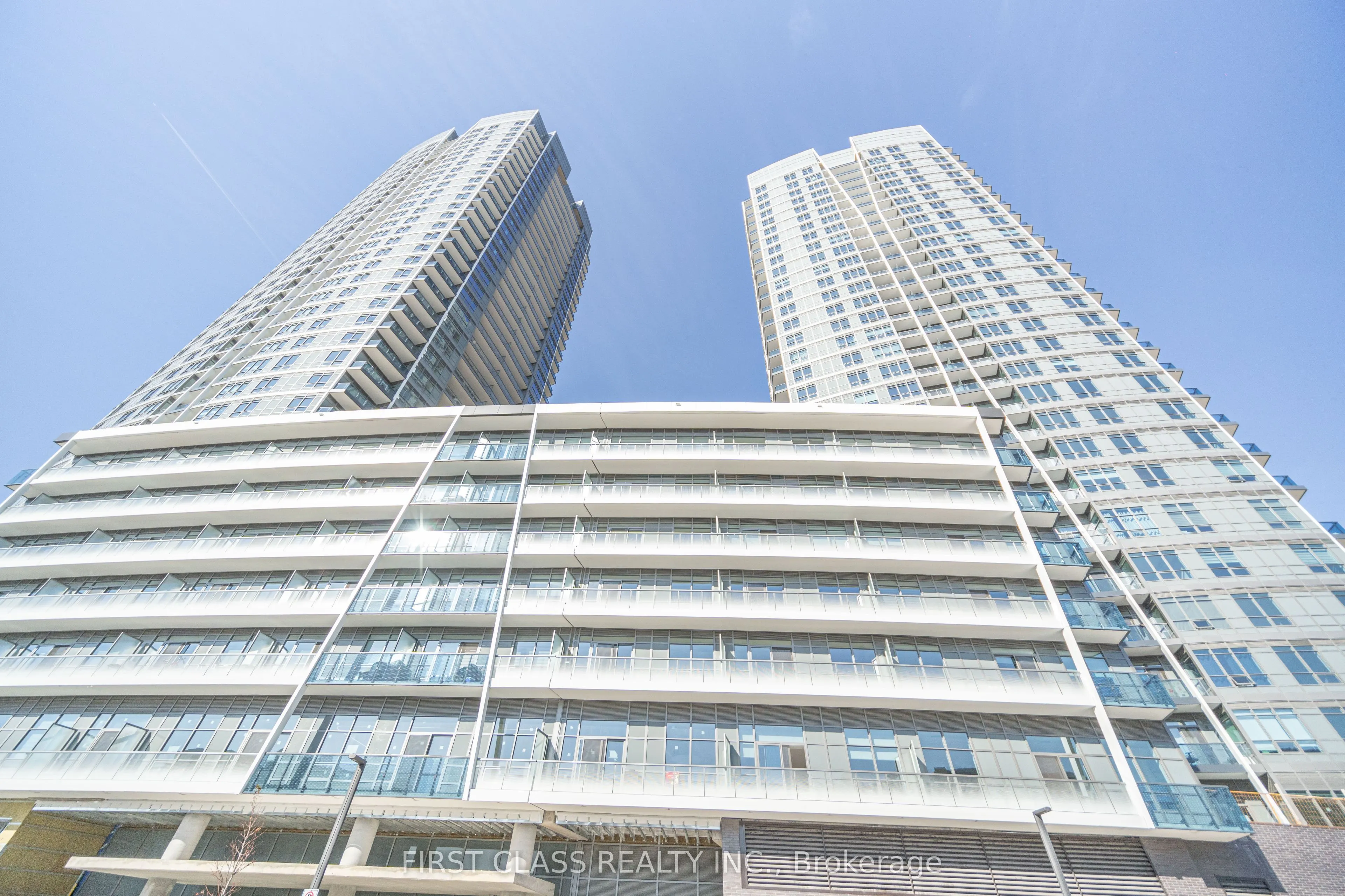 50 Upper Mall Way, #2404