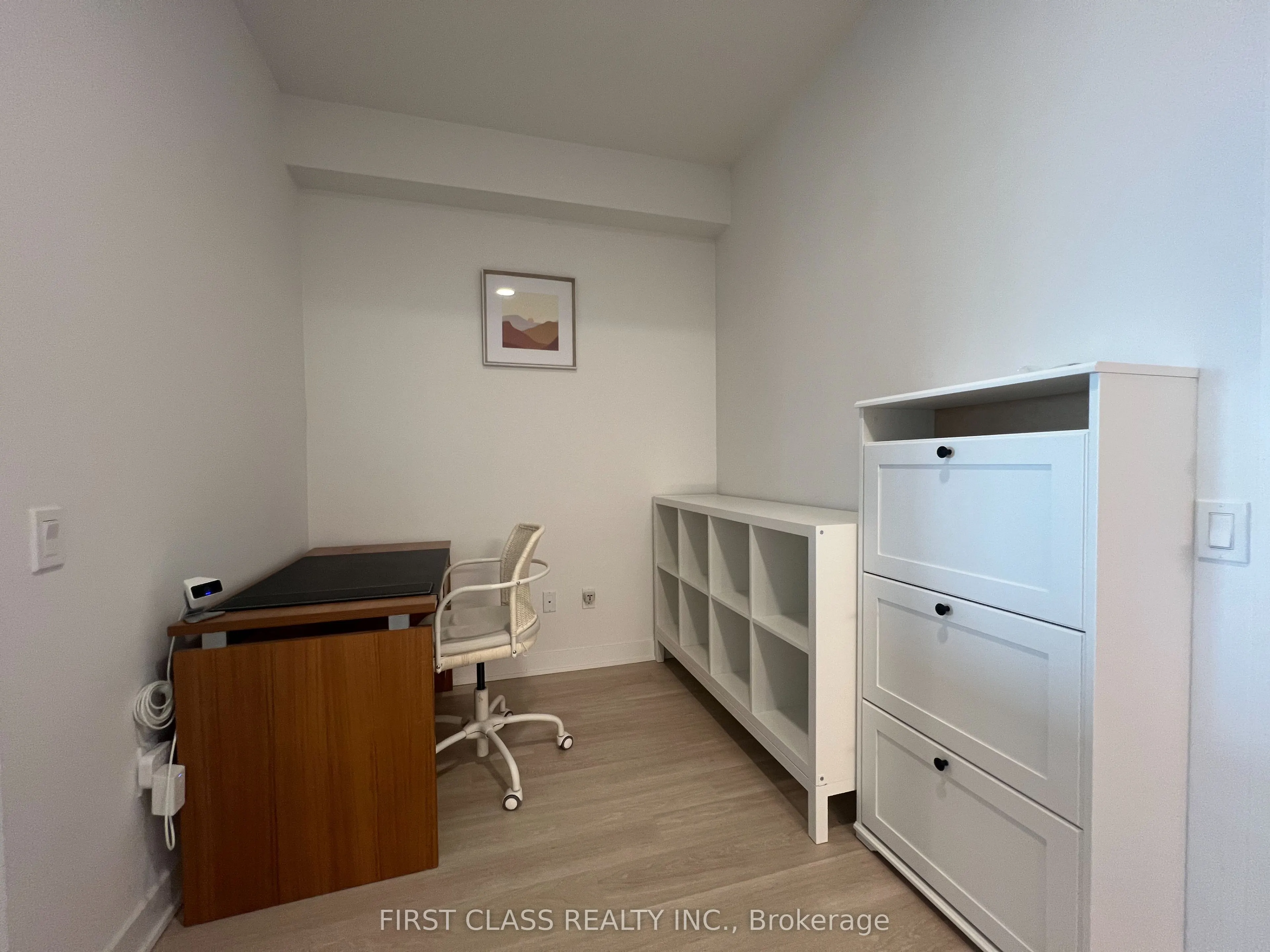 50 Upper Mall Way, #2404