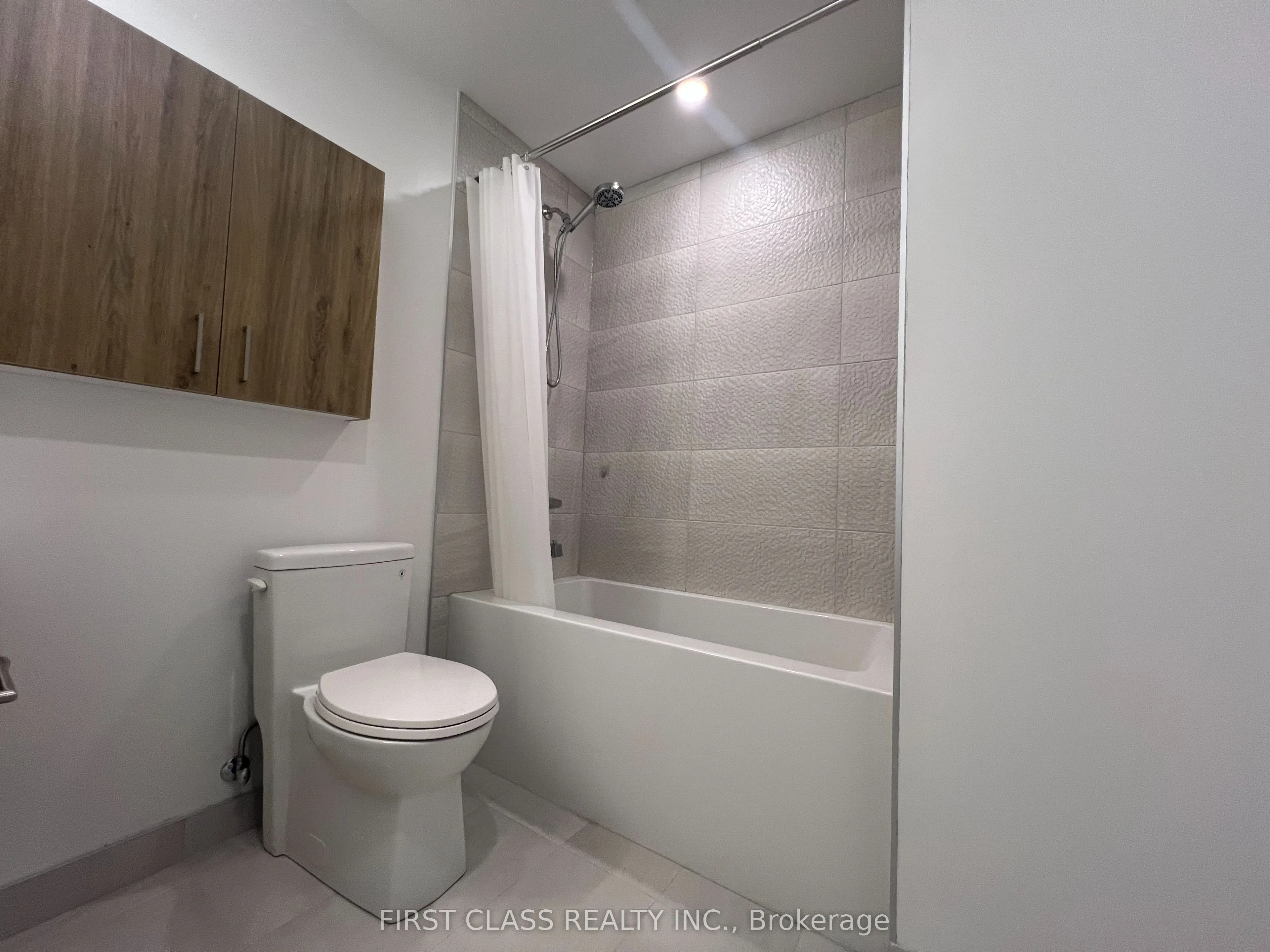 50 Upper Mall Way, #2404