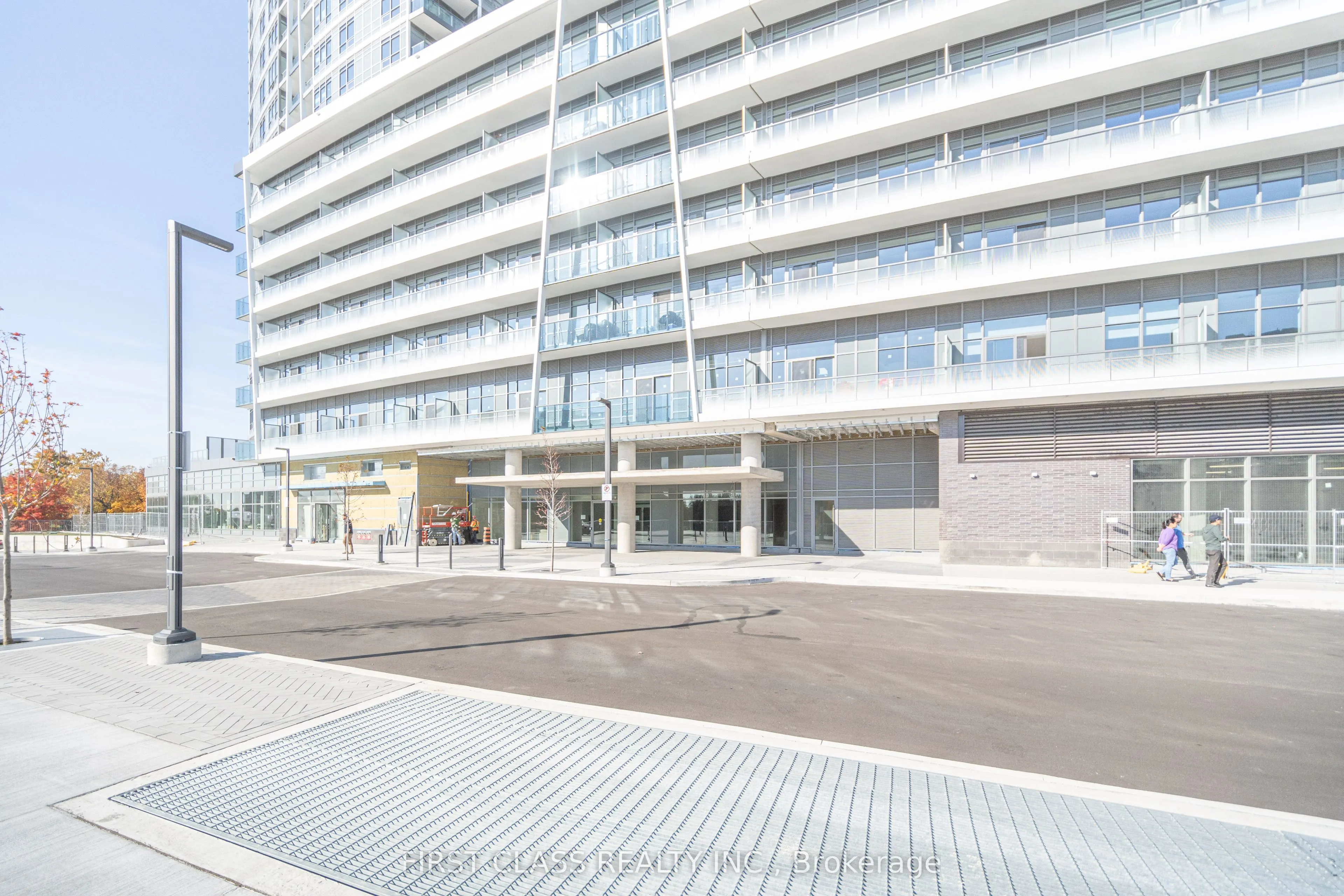 50 Upper Mall Way, #2404