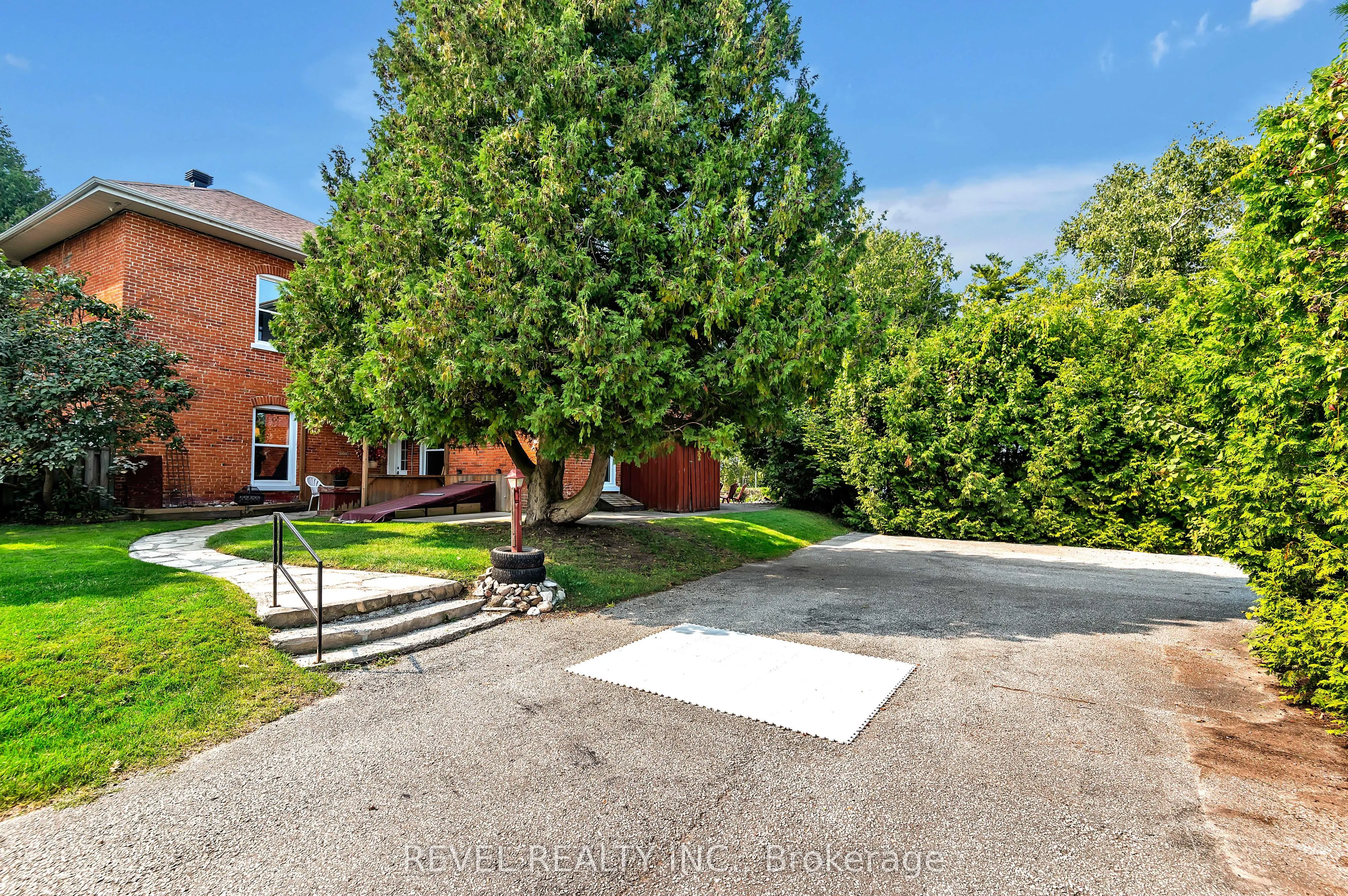 351 Hedge Road