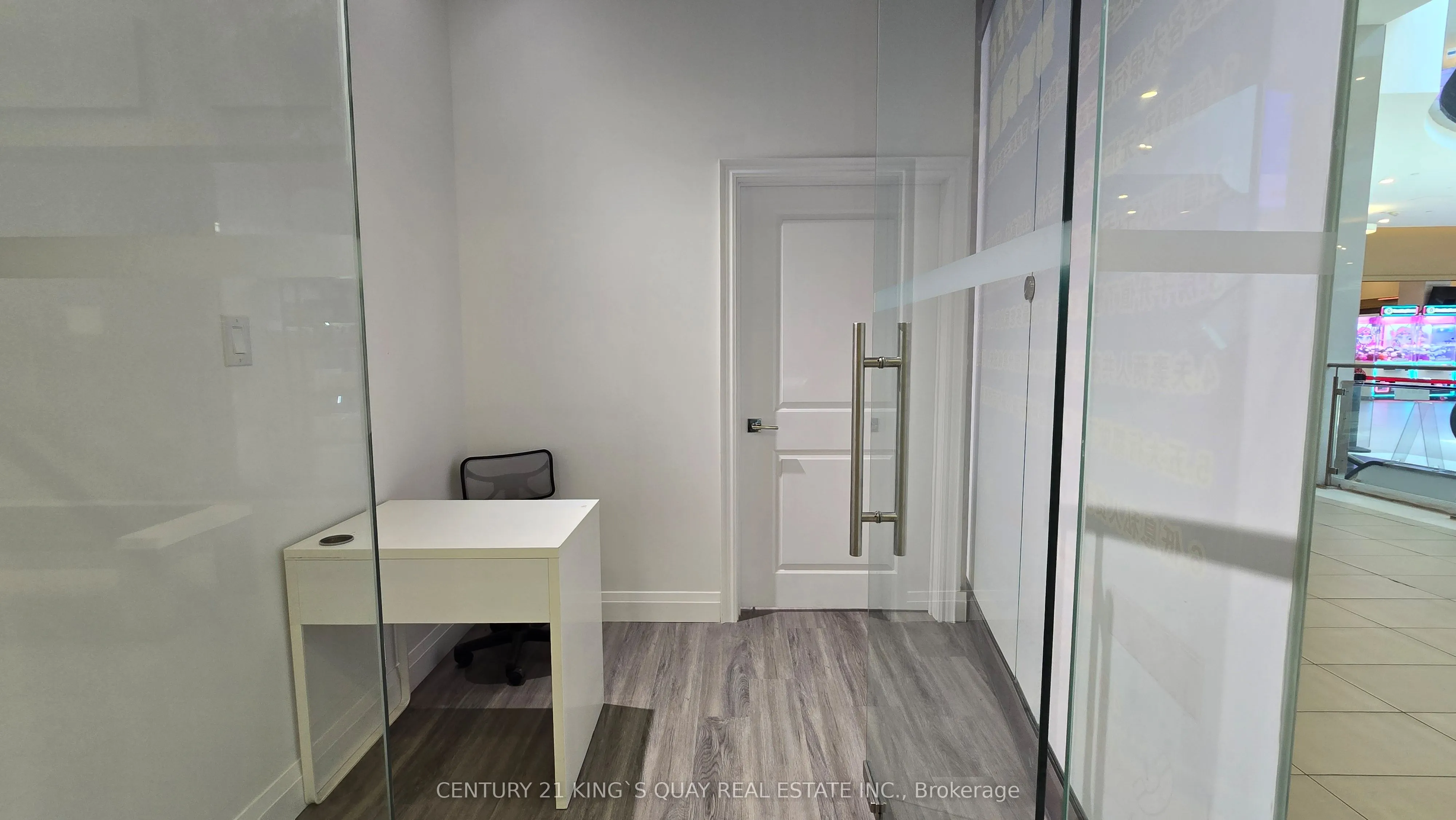9390 Woodbine Avenue, #1B18