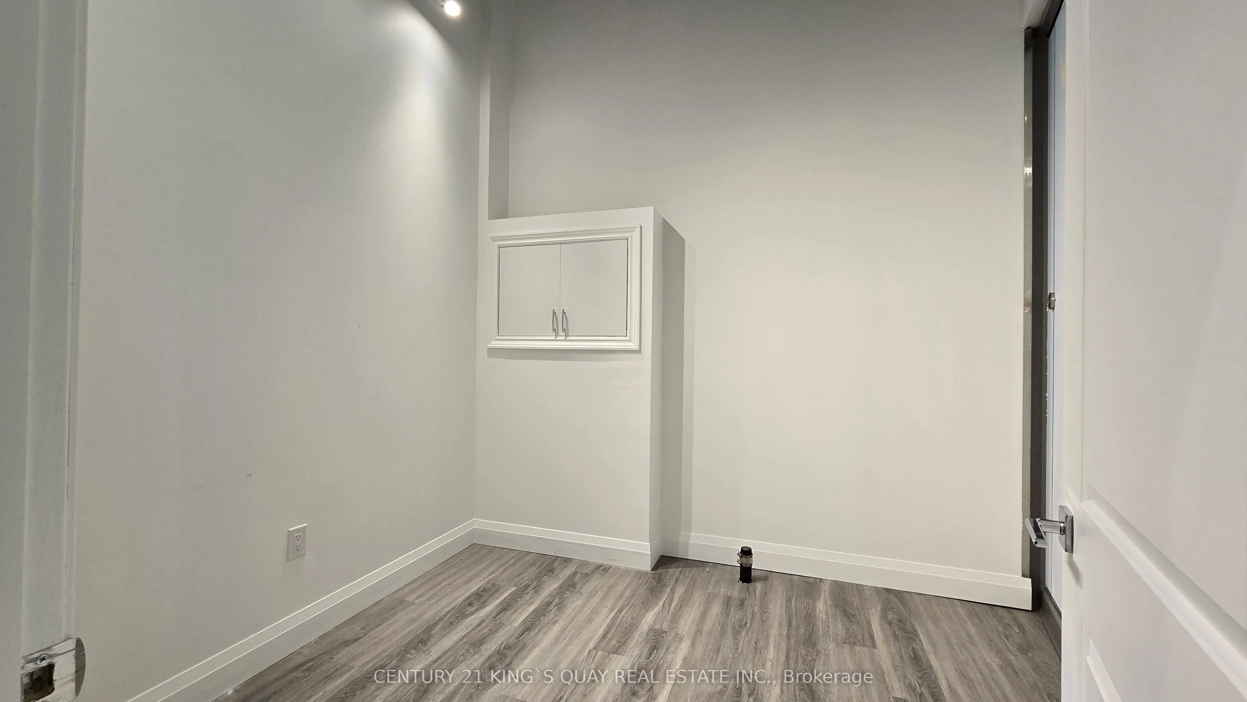 9390 Woodbine Avenue, #1B18