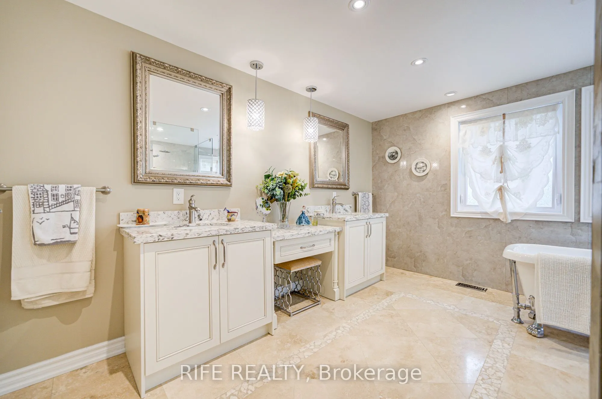 22 Chambery Crescent