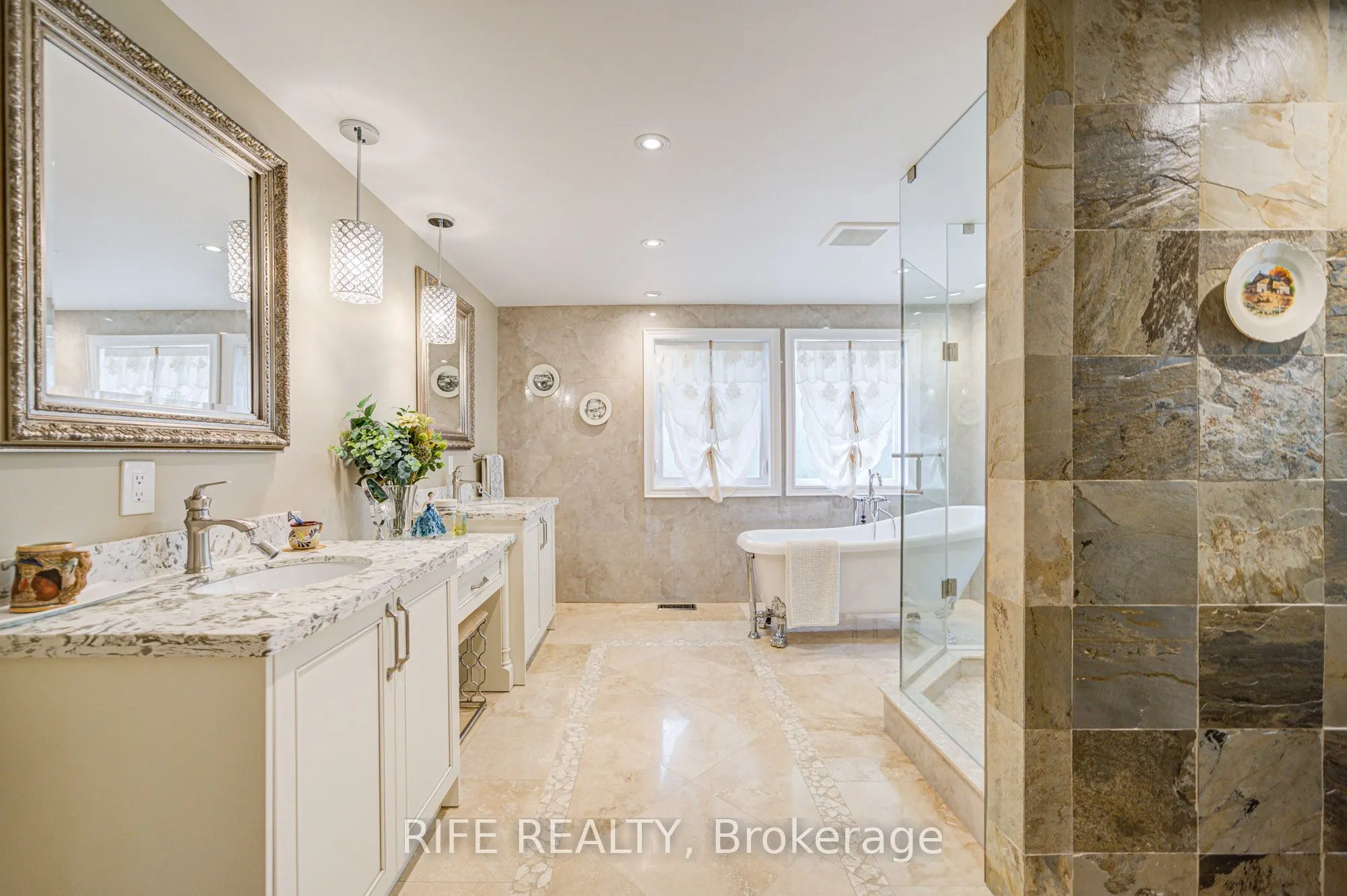 22 Chambery Crescent