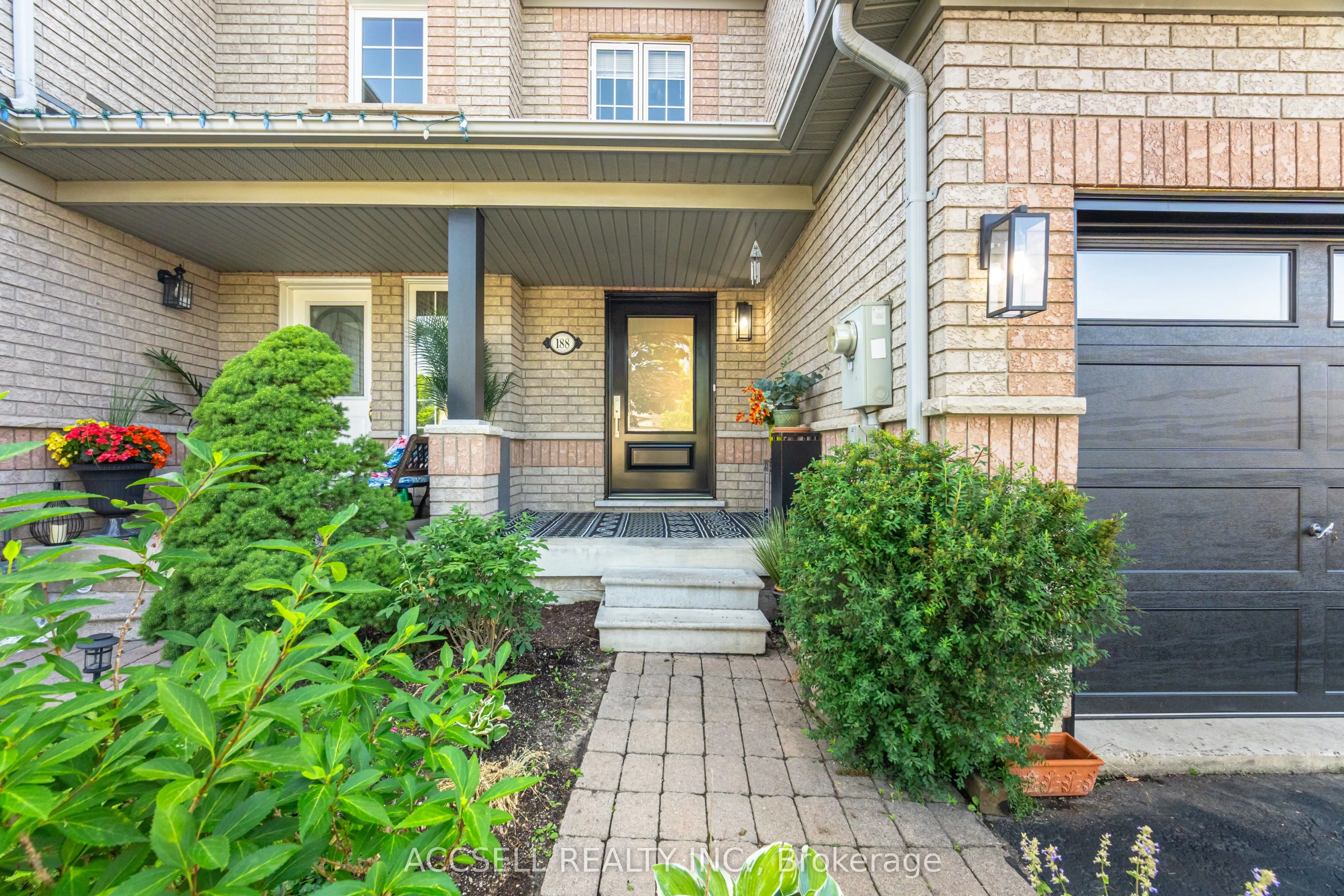 188 Deepsprings Crescent