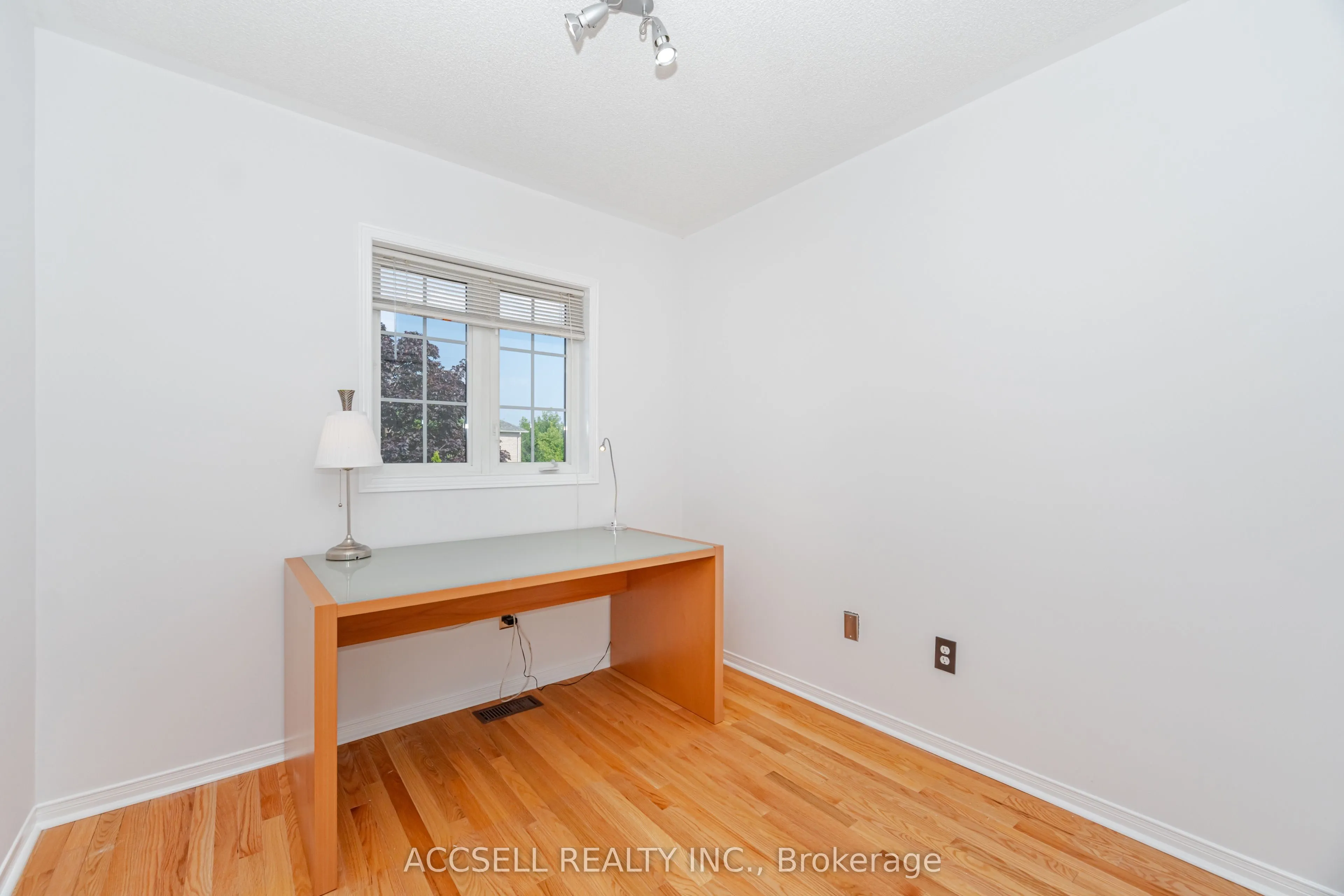 188 Deepsprings Crescent
