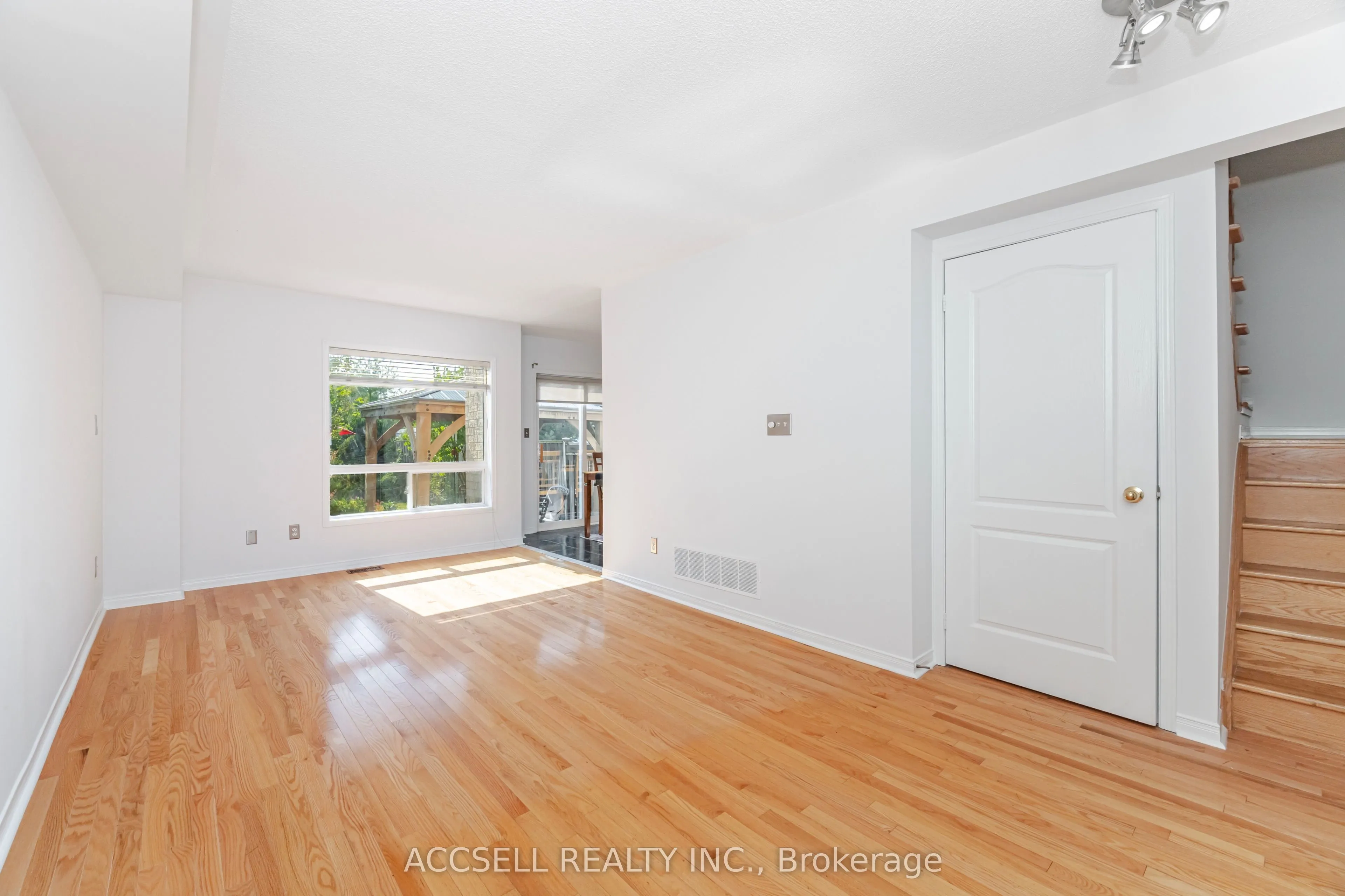 188 Deepsprings Crescent