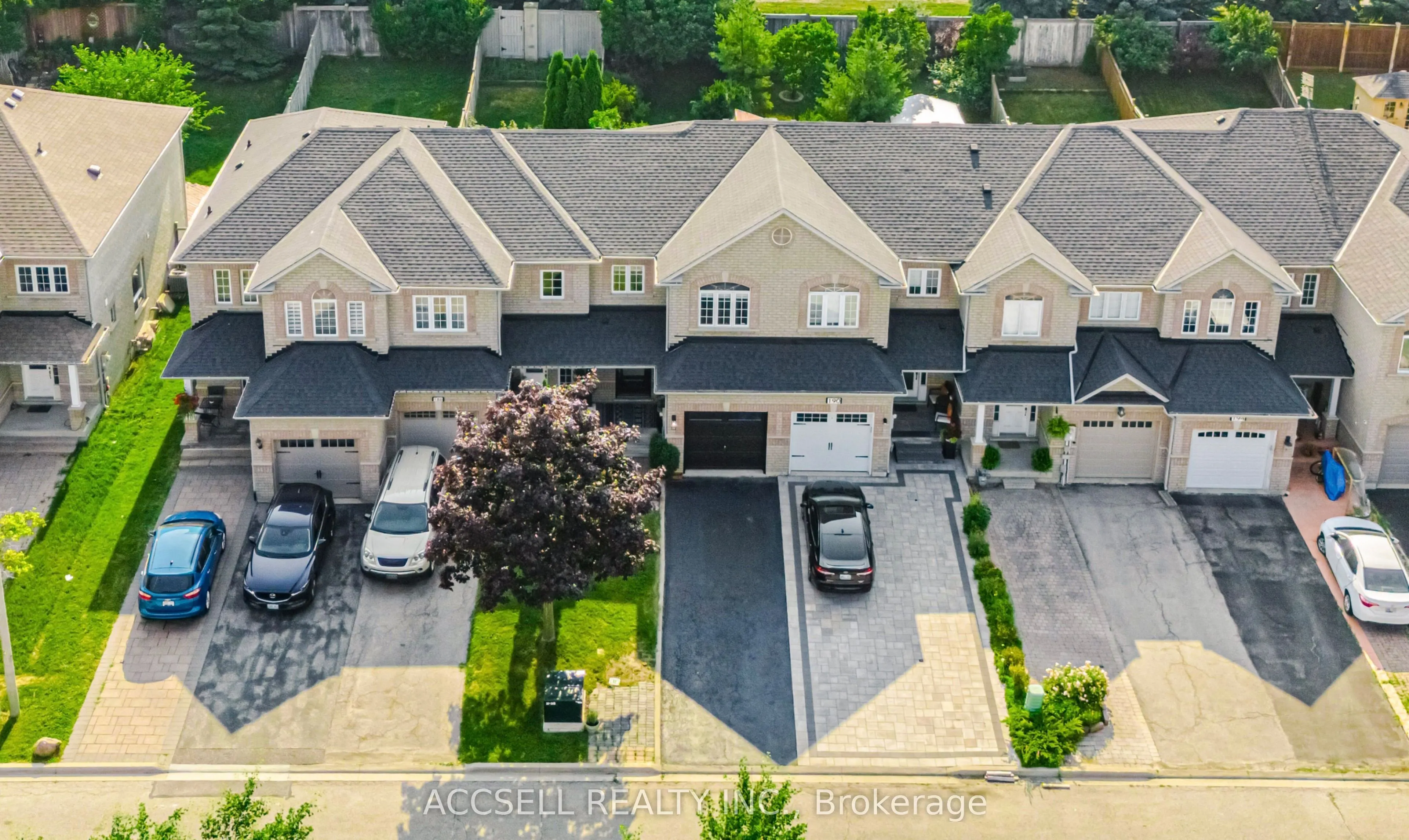 188 Deepsprings Crescent