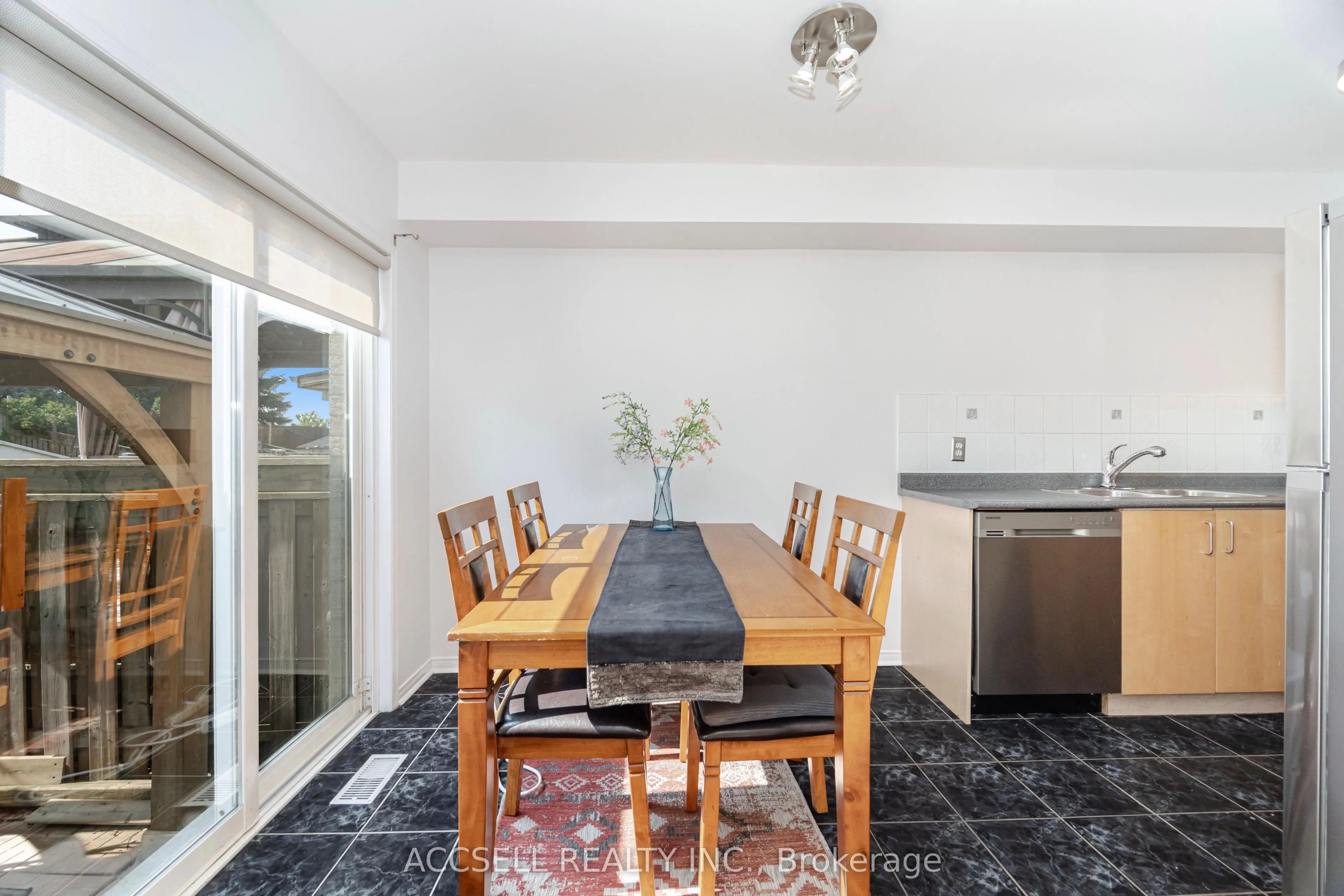 188 Deepsprings Crescent