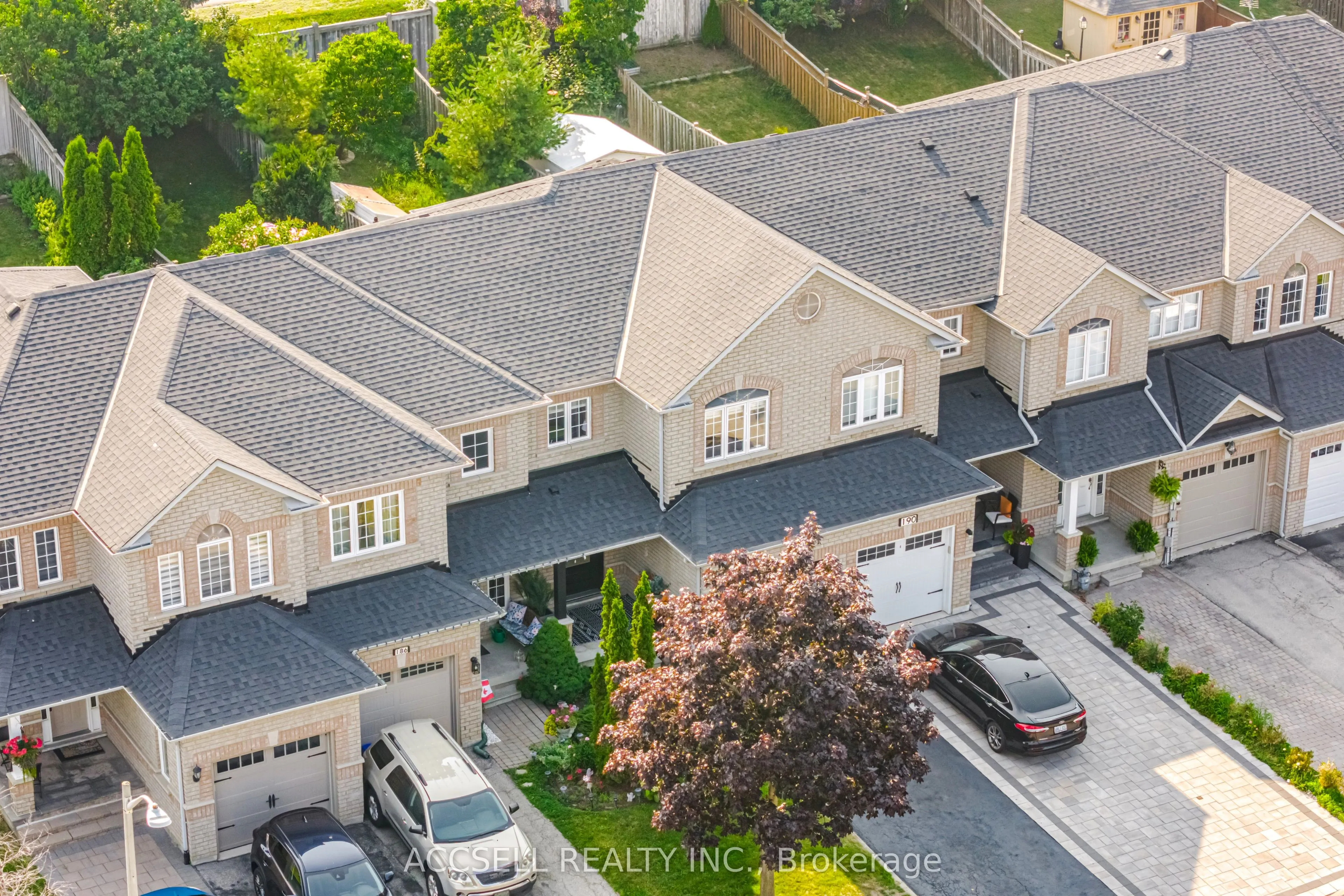 188 Deepsprings Crescent