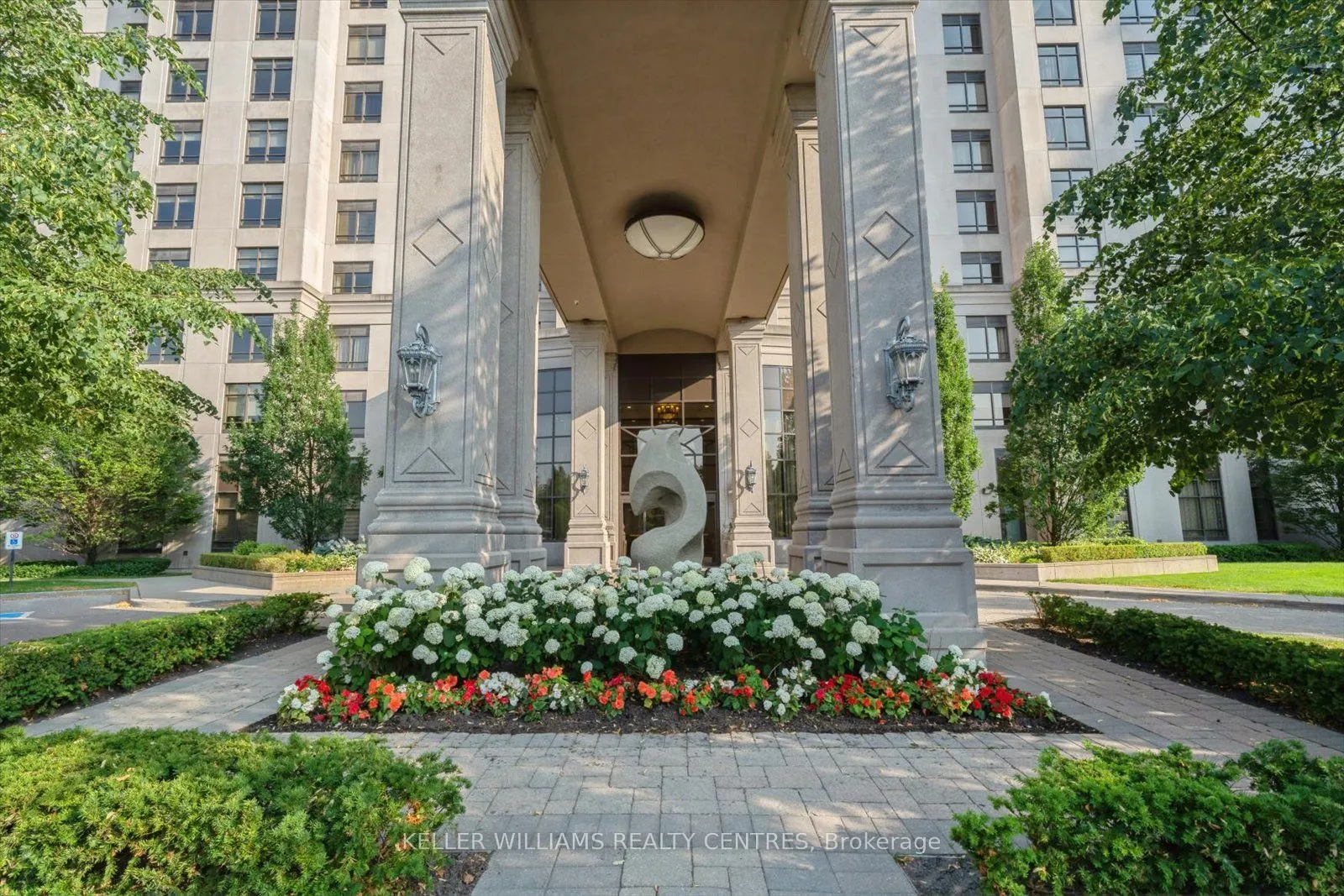 9245 Jane Street, #902