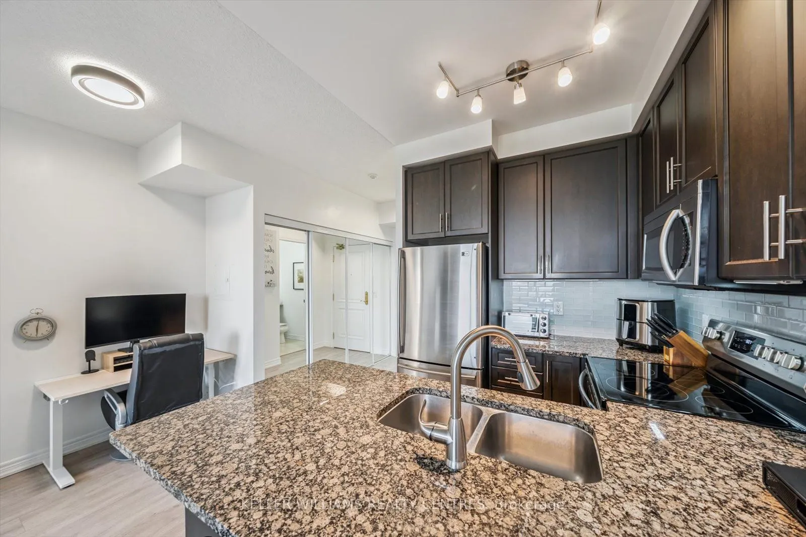 9245 Jane Street, #902