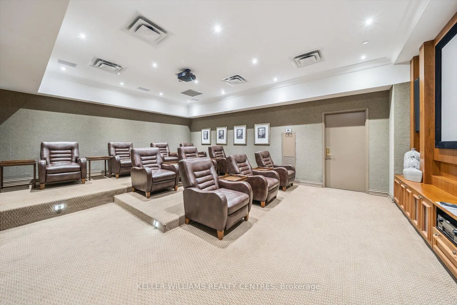 9245 Jane Street, #902